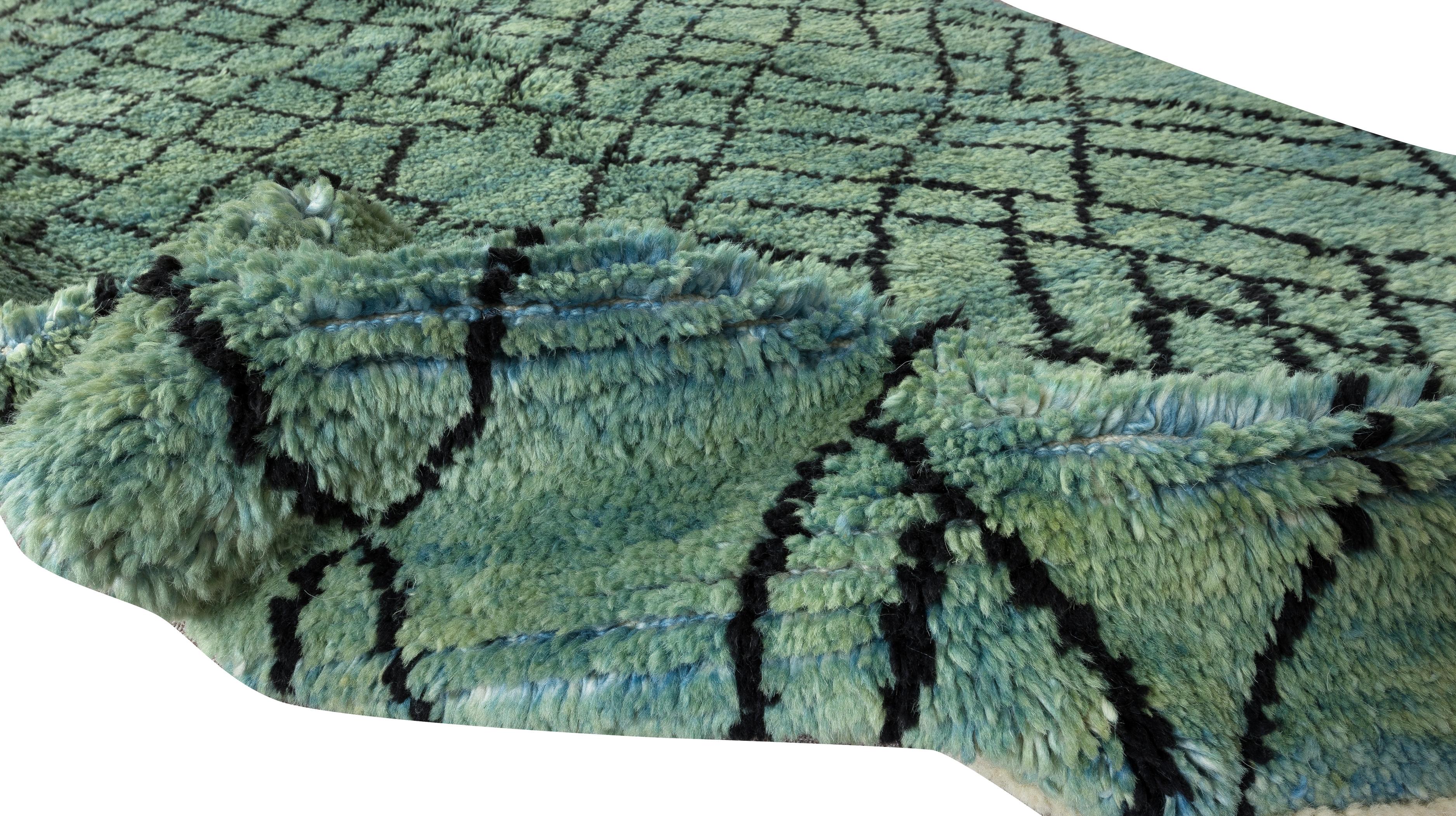 Handgefertigter marokkanischer Teppich mit Diamant-Design, blauer Berberteppich, 4,2x6 Fuß, aus Wolle (Handgeknüpft) im Angebot