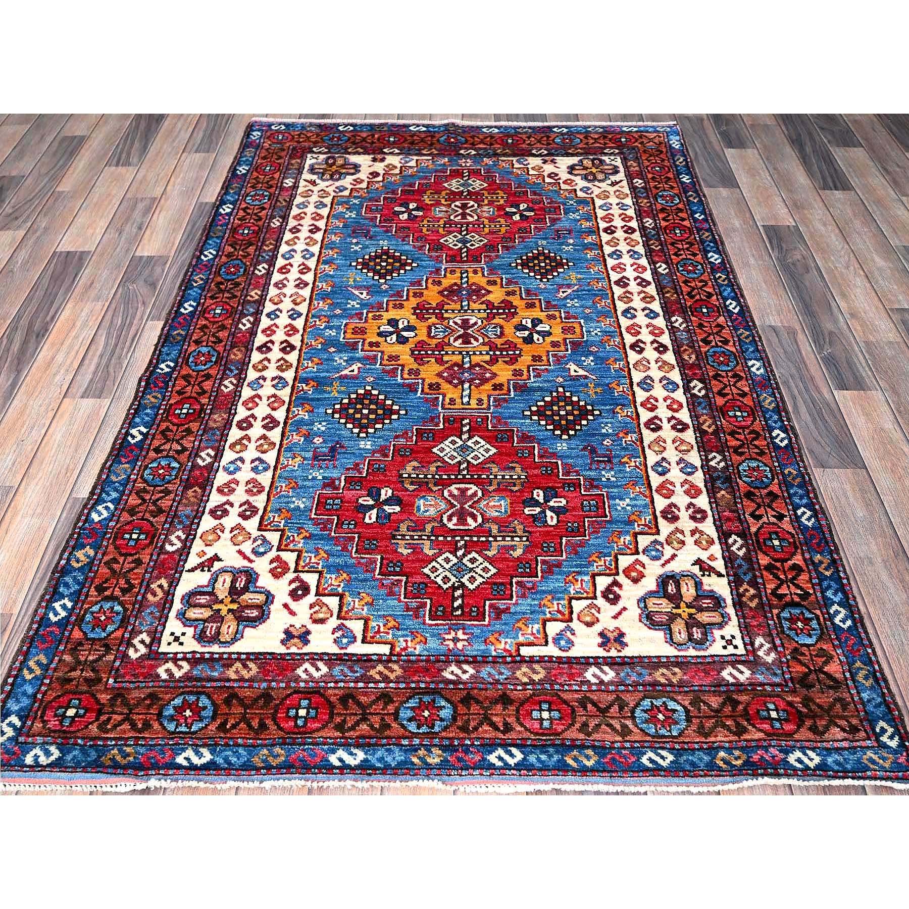 Maya Blue, Afghan Ersari with Turkish Knot, Caucasian Design Revival, Small Bird and Animals Figurines, Vegetable Dyes, Densely Woven, Hand Knotted, Soft Wool, Oriental Rug
Matières premières : Laine
Latex : Pas de poils 
hauteur : 0,25 pouces
Style