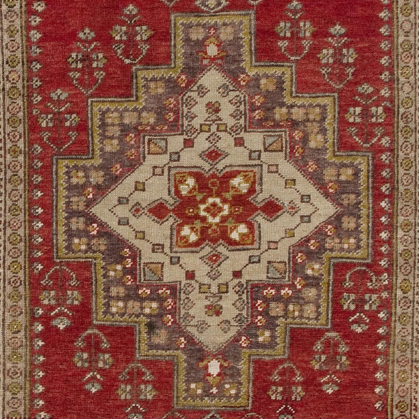 Handgefertigter Stammes-Teppich mit Medaillon-Design, 100% Wolle, 4.2x6,5 Ft, Mitte des Jahrhunderts (Stammeskunst) im Angebot