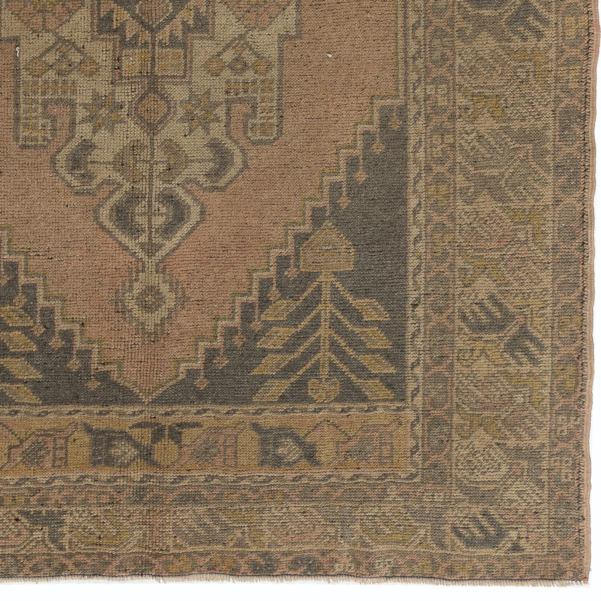 4.2x7 Ft Vintage Orientalischer Akzentteppich. Handgefertigter Wollteppich mit Tribal-Stil (Türkisch) im Angebot