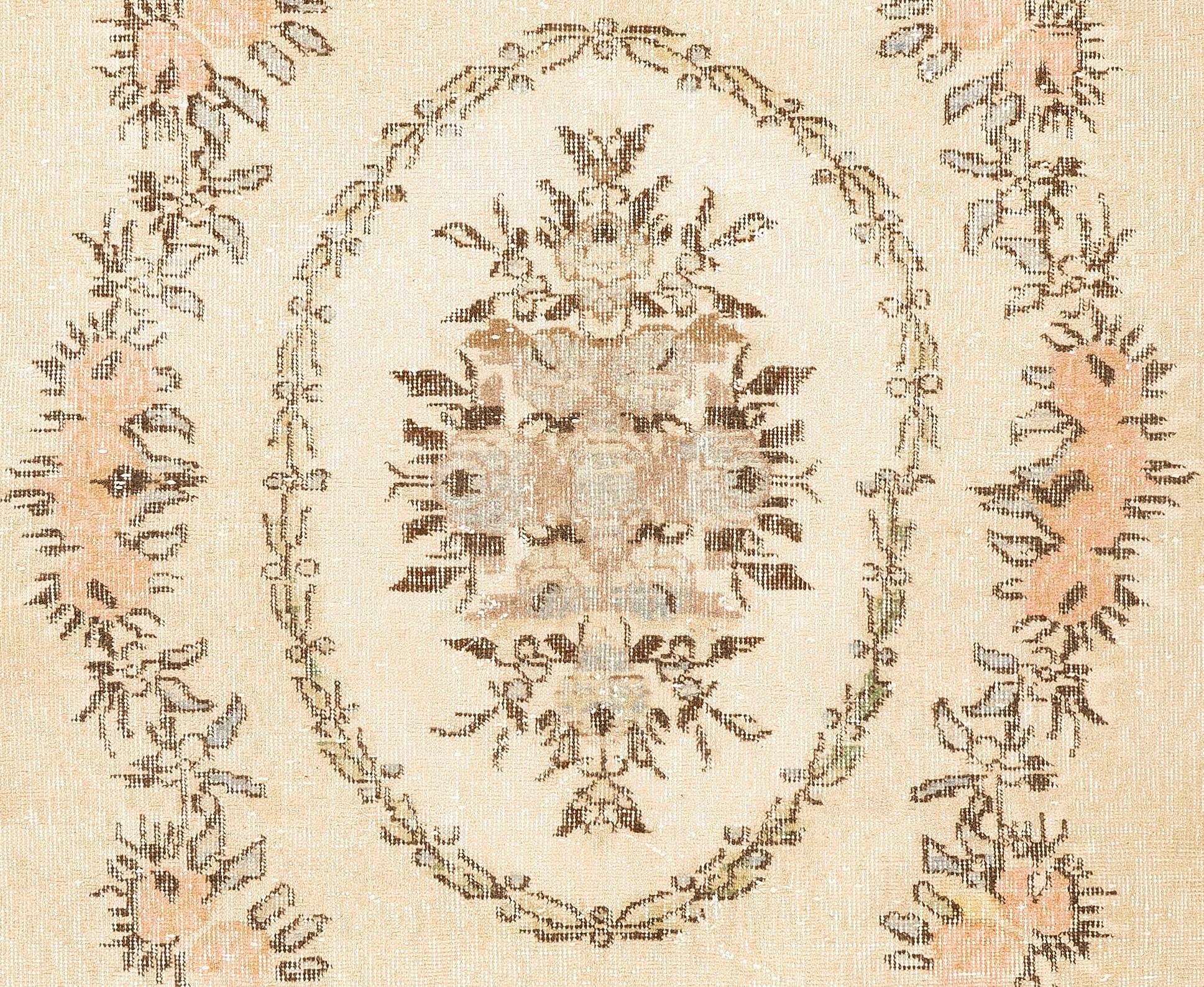 Turco 4.2x7.2 Ft Tappeto turco vintage annodato a mano unico nel suo genere. Tappeto in stile Aubusson in vendita