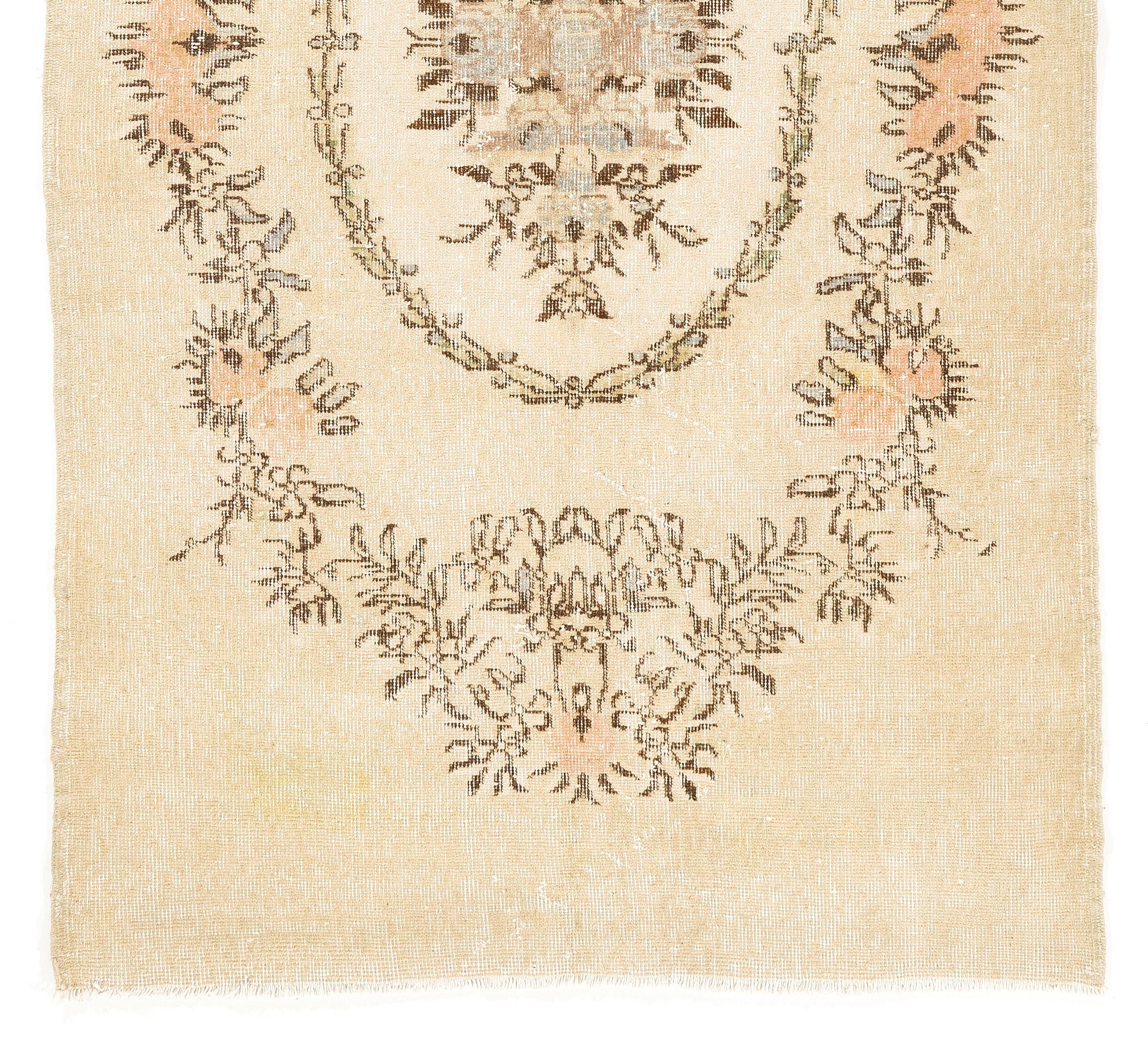 Tessuto a mano 4.2x7.2 Ft Tappeto turco vintage annodato a mano unico nel suo genere. Tappeto in stile Aubusson in vendita