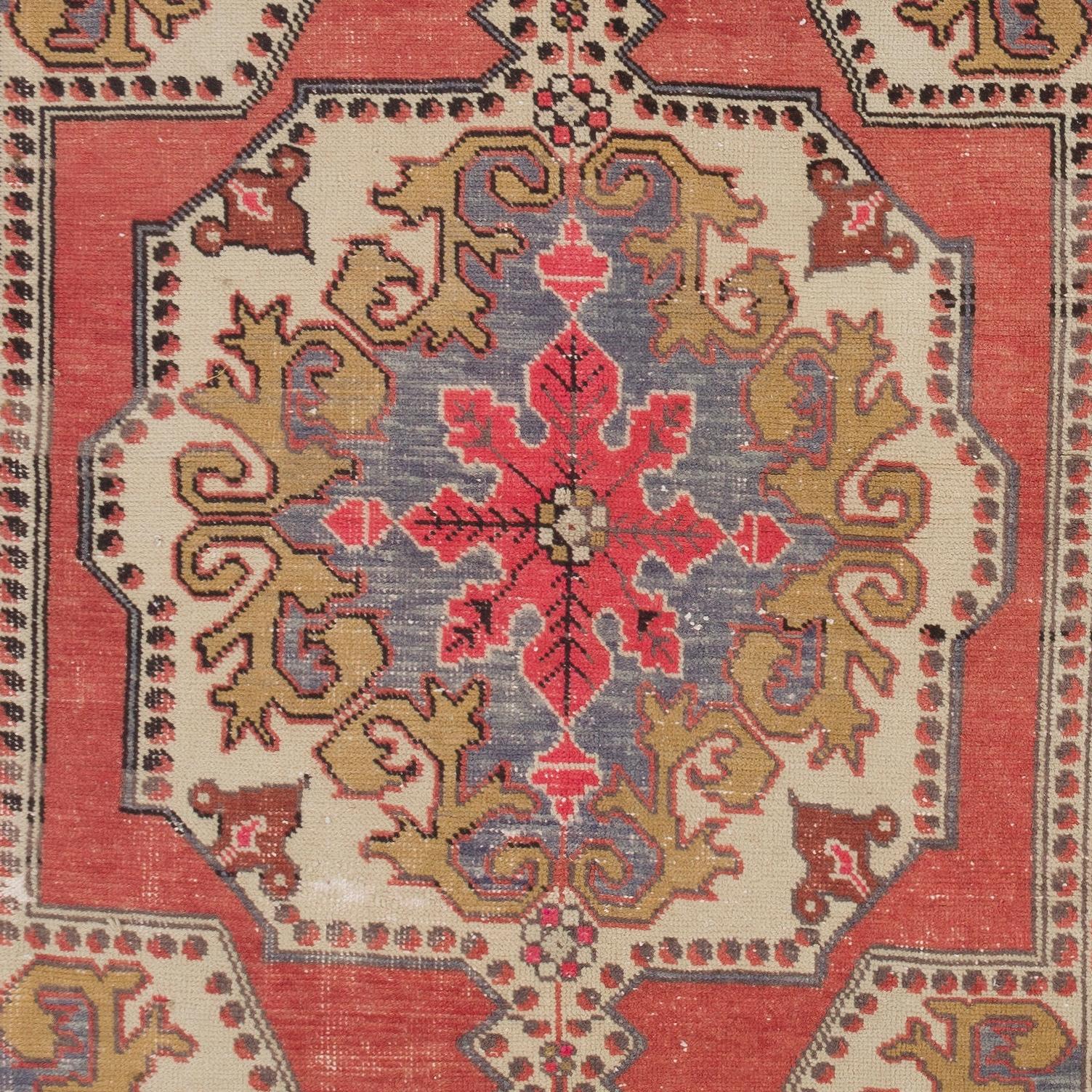 A finely hand knotted vintage Central Anatolian rug depicting a garden design with flowers, spandrels, blossoms, leaves and branches.
Wool pile on a tightly woven sturdy cotton foundation, very good condition. Measures: 4.2 x 7.2 ft.

It has been