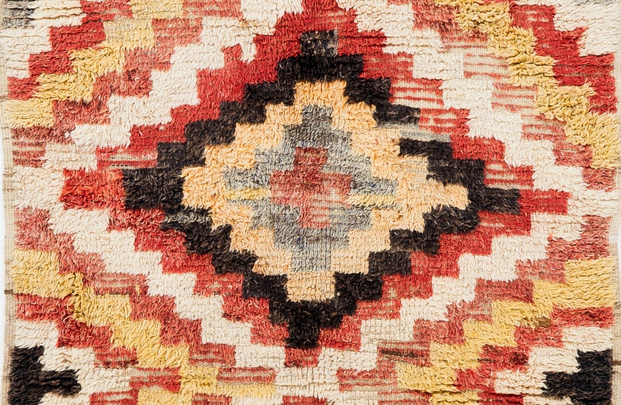 4.2x8 Ft Multicolor Hand-Knotted Vintage Tulu Runner Rug, Checkered Wool Carpet In Good Condition For Sale In Philadelphia, PA