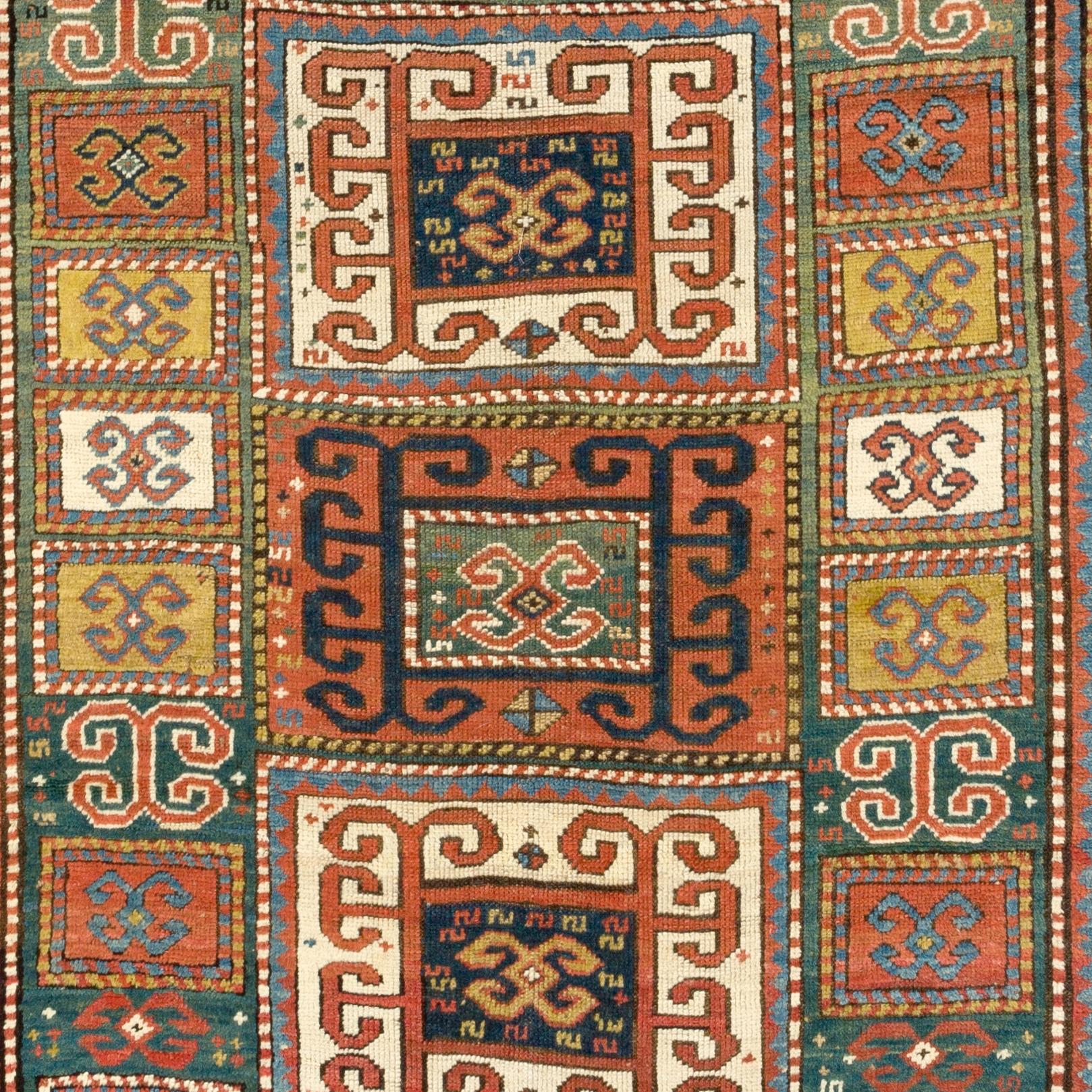 4.2x8.7 ft Antiker Grüner Grund Kaukasischer Karatchoph Kazak Teppich, um 1870 (Handgeknüpft) im Angebot