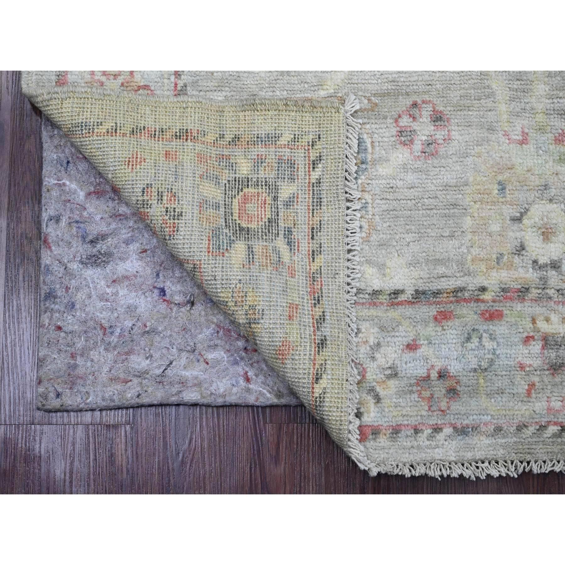 Grigio spagnolo, Oushak d'angora afghano con disegno di viti, tinture vegetali, annodato a mano, pura lana, ampio runner, tappeti orientali
Materiali primari: Lana
Lattice: No Pile 
altezza: 0,25 pollici
Stile: Di transizione
Colore primario:
