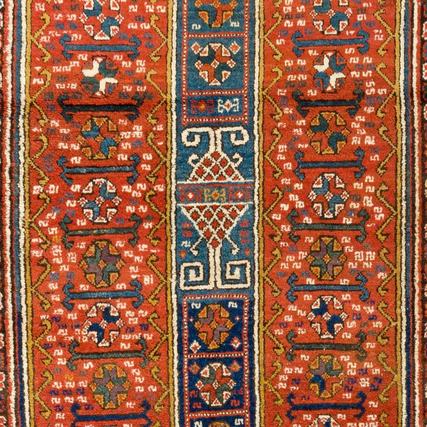 Noué à la main Tapis caucasien antique Karabakh à poils longs de 4,2 x 9,3 pieds, vers 1880 en vente
