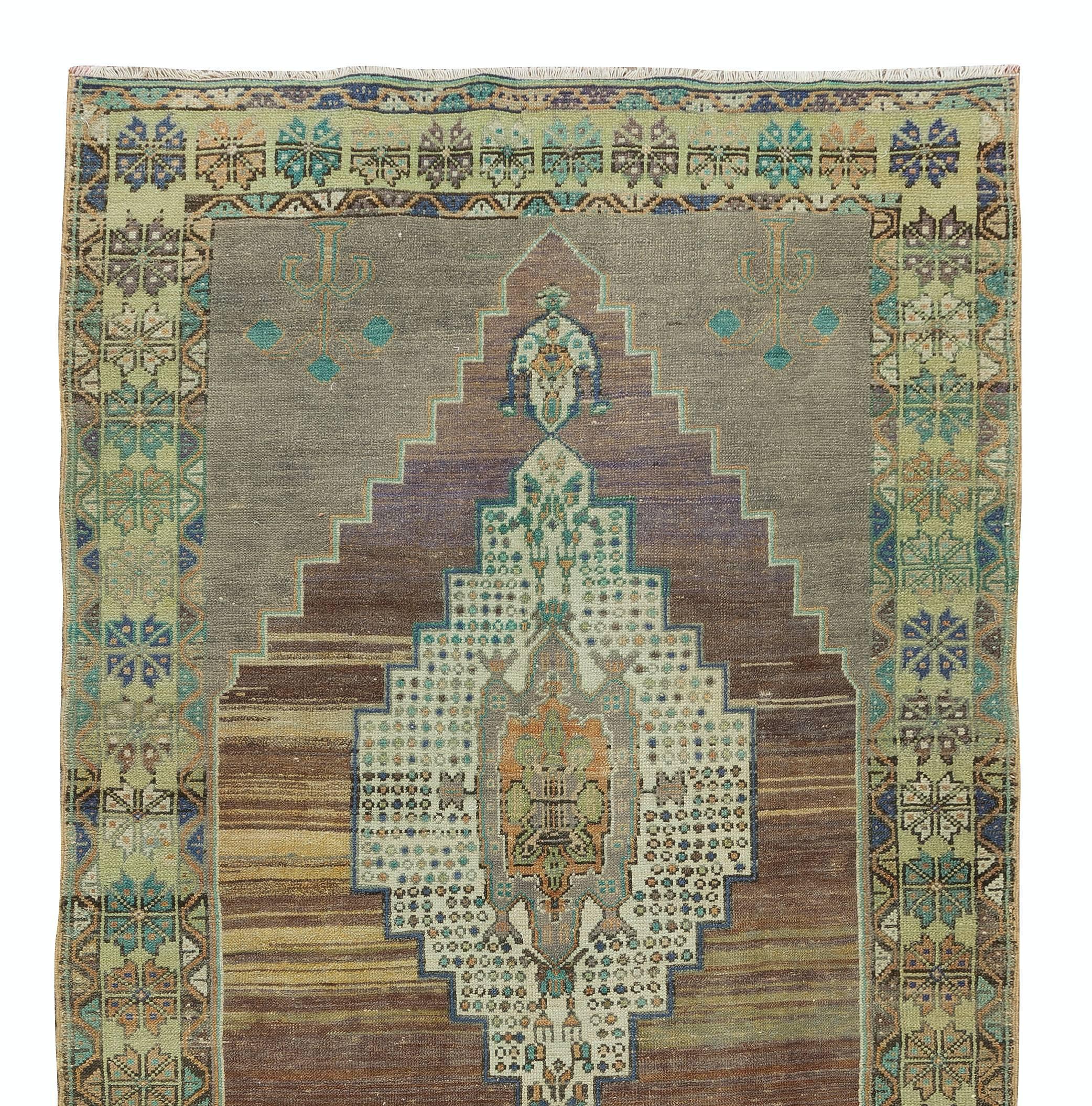 Turc 4.2x9.7 Ft One-of-a-kind Vintage Handmade Rug with Two Geometric Medallions (Tapis vintage fait main avec deux médaillons géométriques) en vente