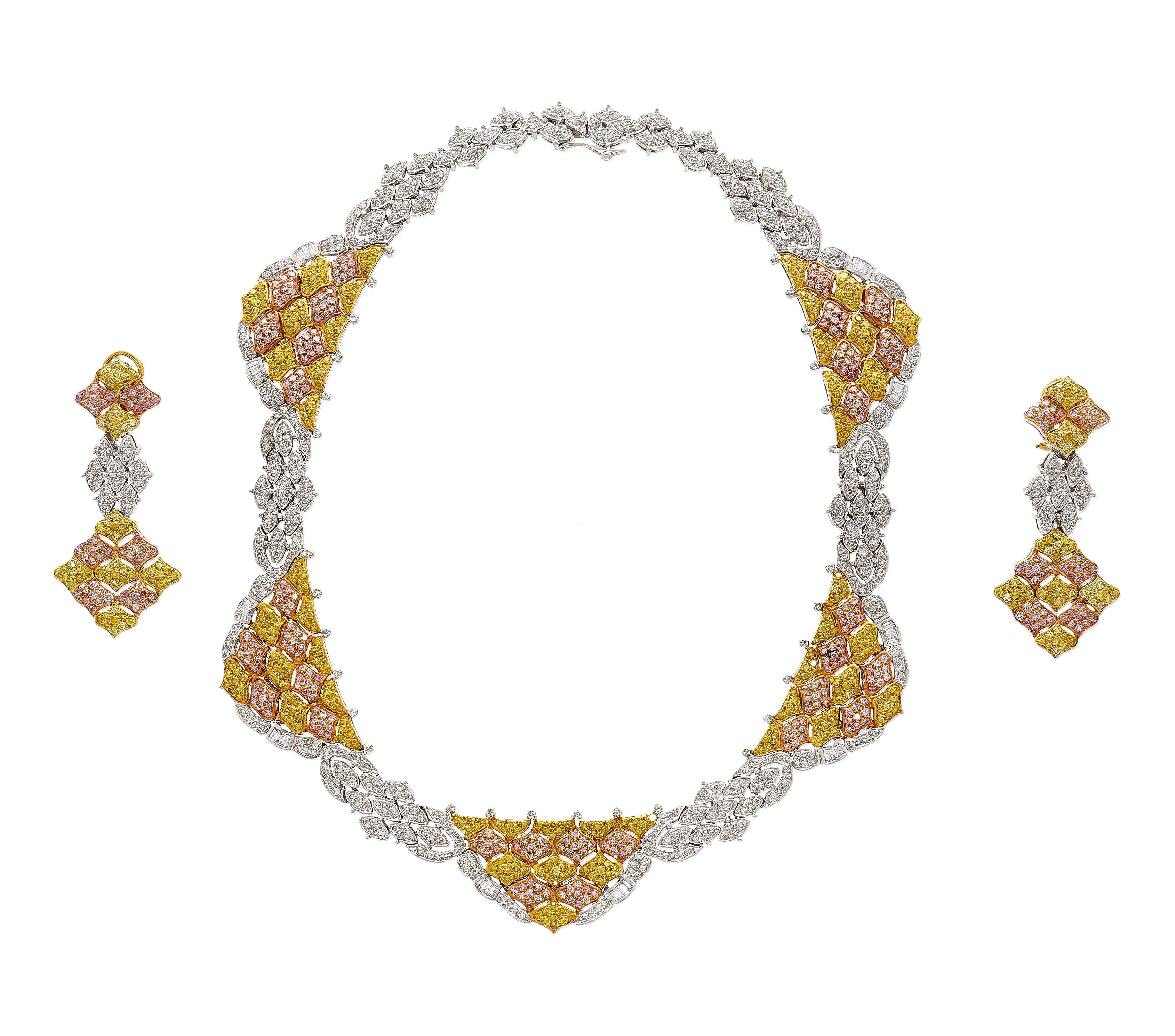 Ensemble collier et boucles d'oreilles en or 3 tons et diamants pavés de 40 carats en vente 1