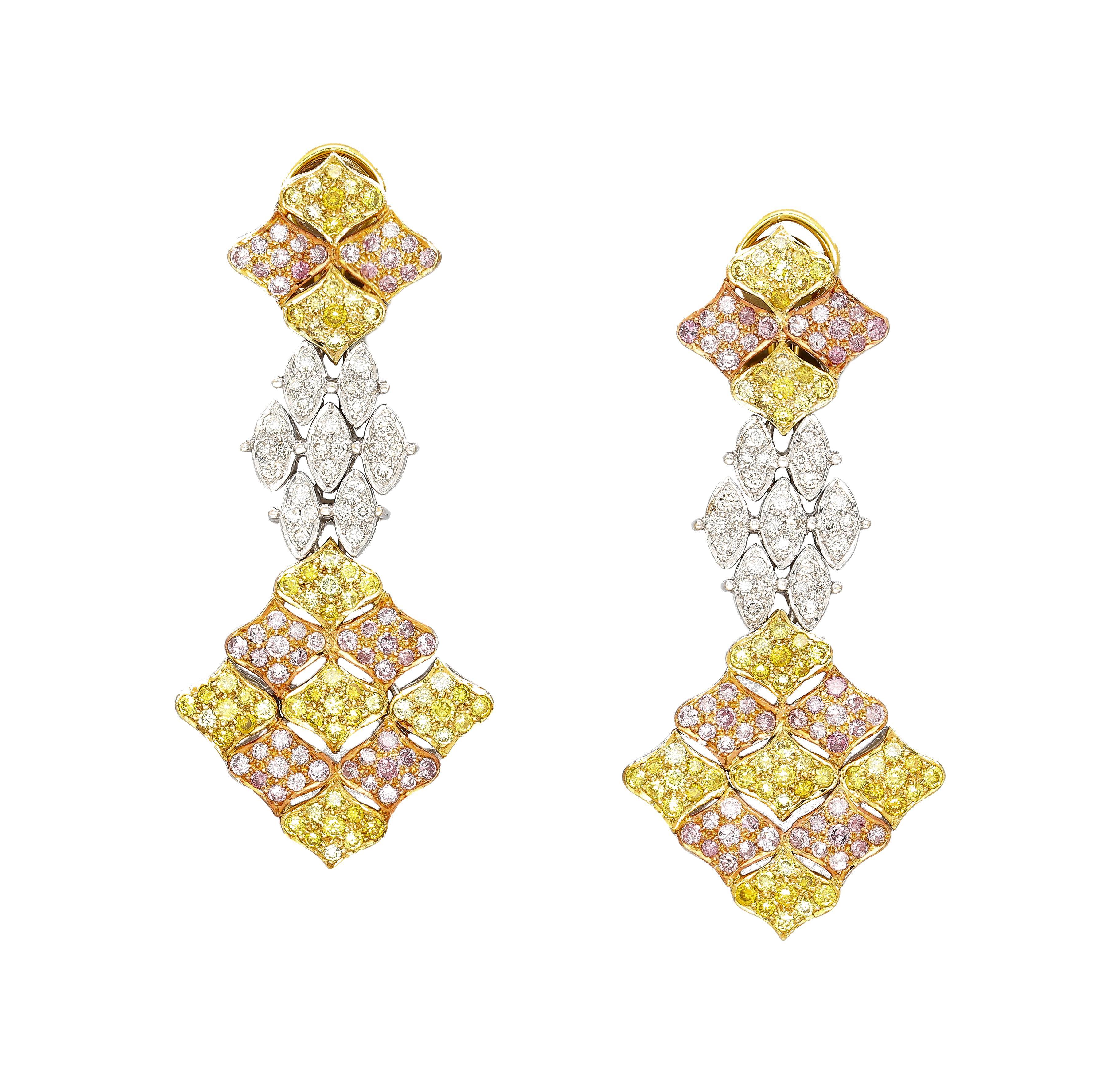 Ensemble collier et boucles d'oreilles en or 3 tons et diamants pavés de 40 carats en vente 3