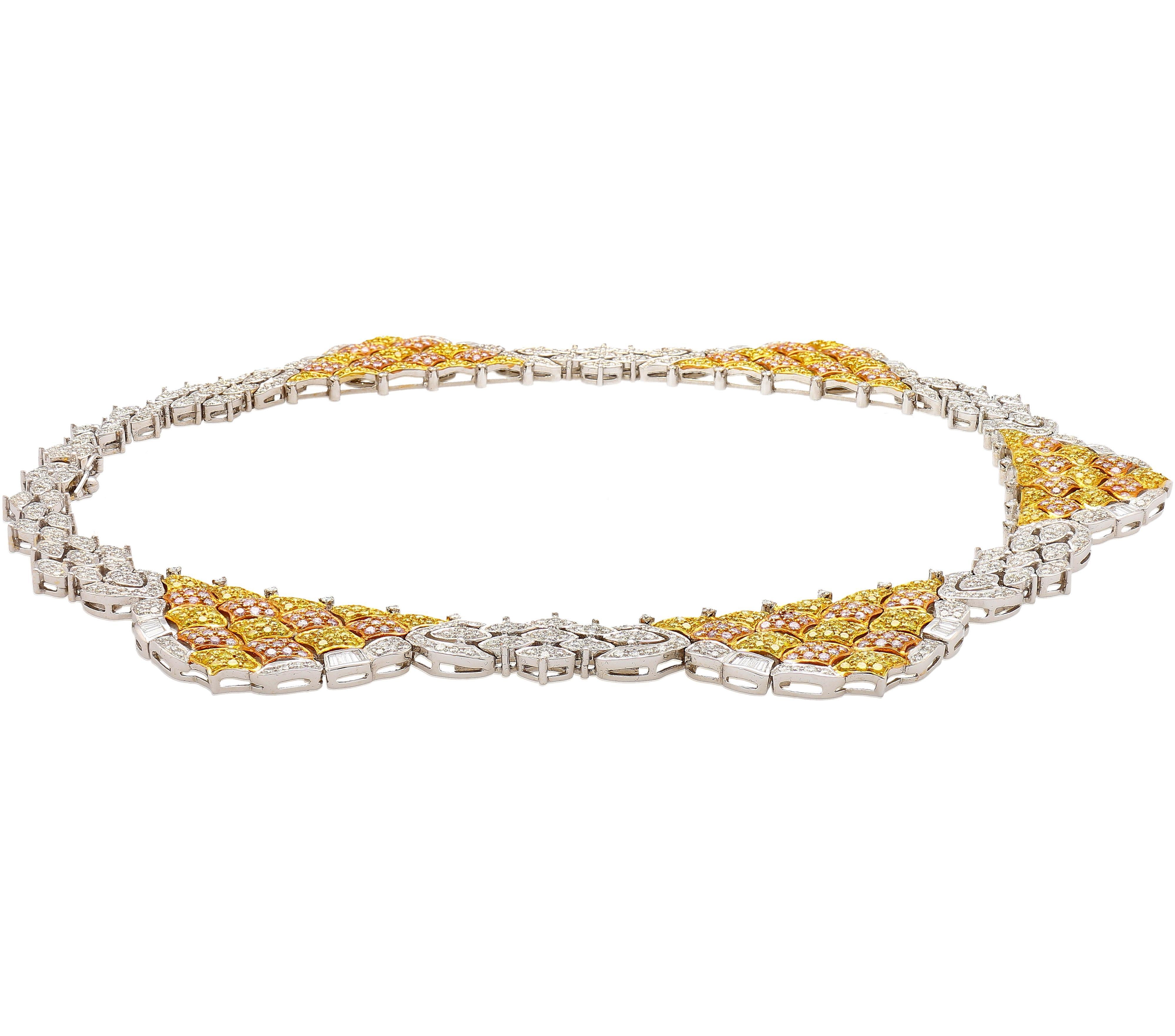 Ensemble collier et boucles d'oreilles en or 3 tons et diamants pavés de 40 carats en vente 4