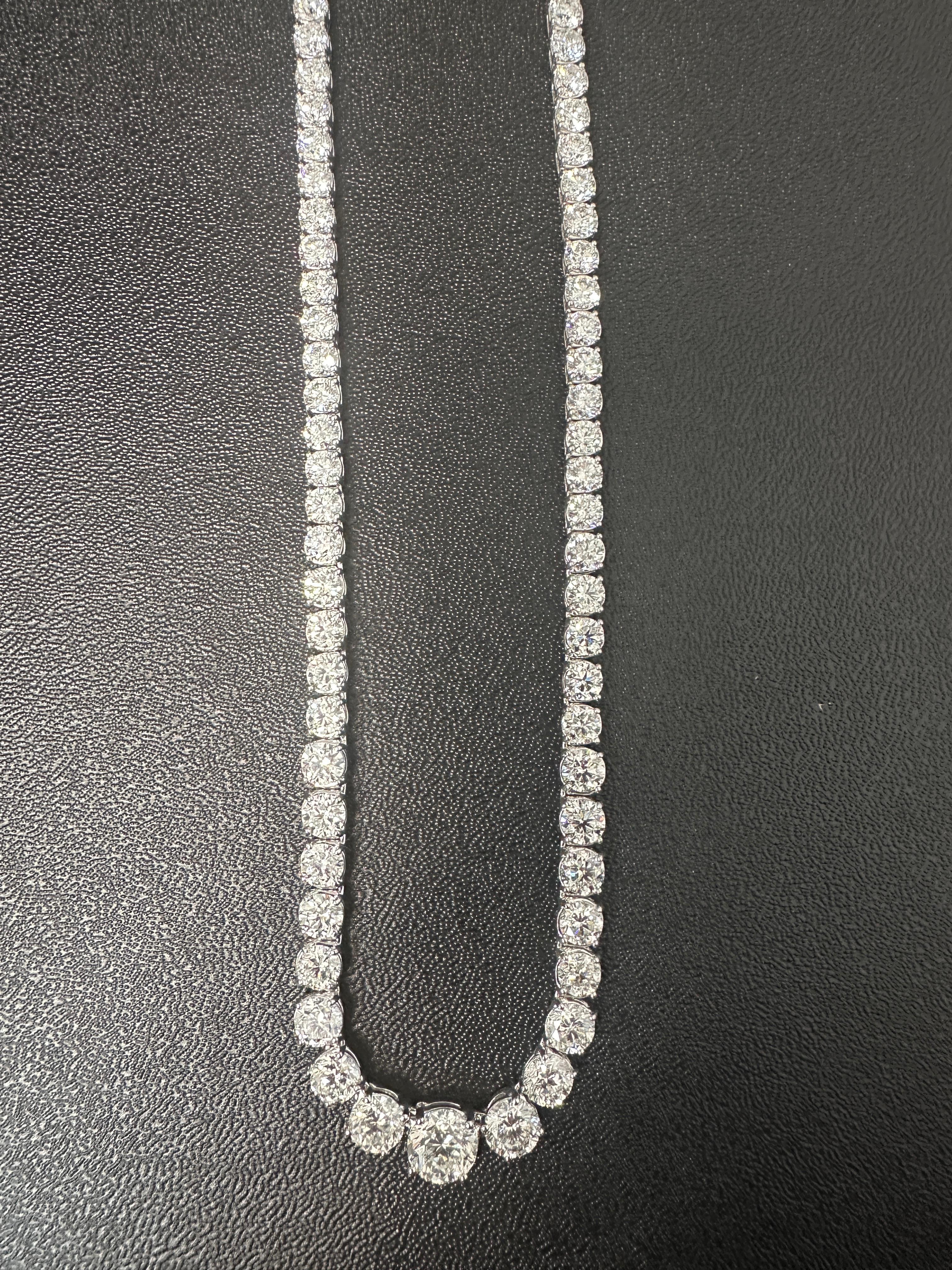 Collar de tenis con diamantes graduados de 43 quilates en oro blanco de 18 quilates, engaste de 4 garras en venta 1