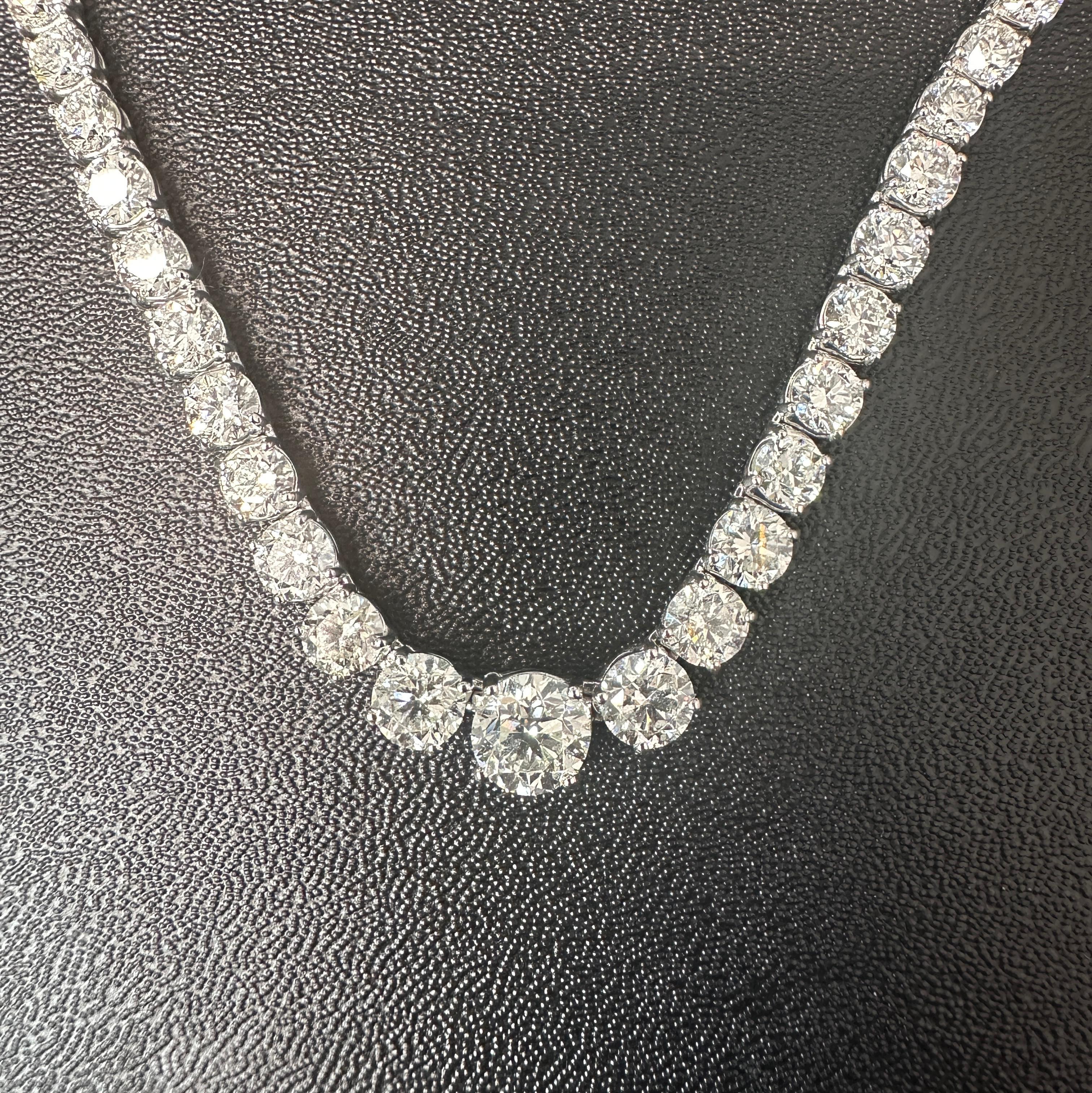 Collar de tenis con diamantes graduados de 43 quilates en oro blanco de 18 quilates, engaste de 4 garras en venta 2