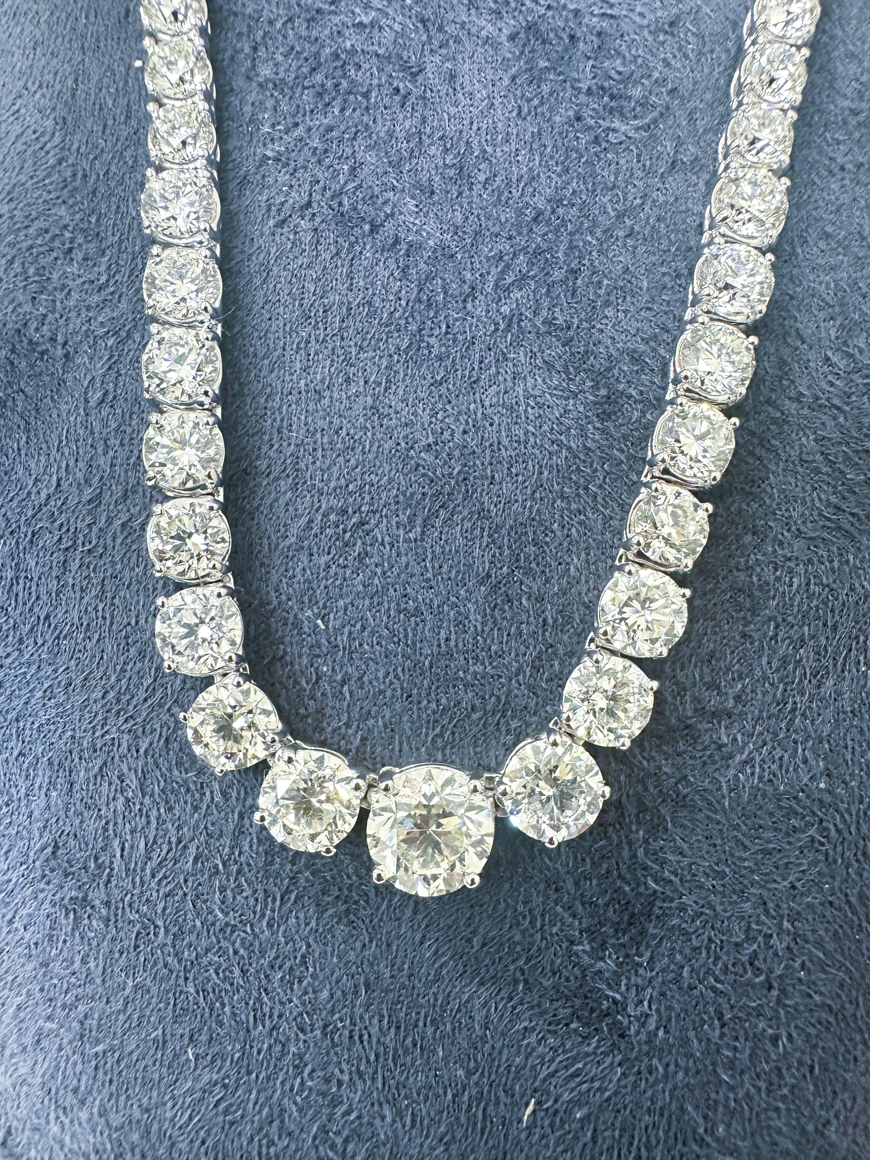 Collar de tenis con diamantes graduados de 43 quilates en oro blanco de 18 quilates, engaste de 4 garras en venta 3