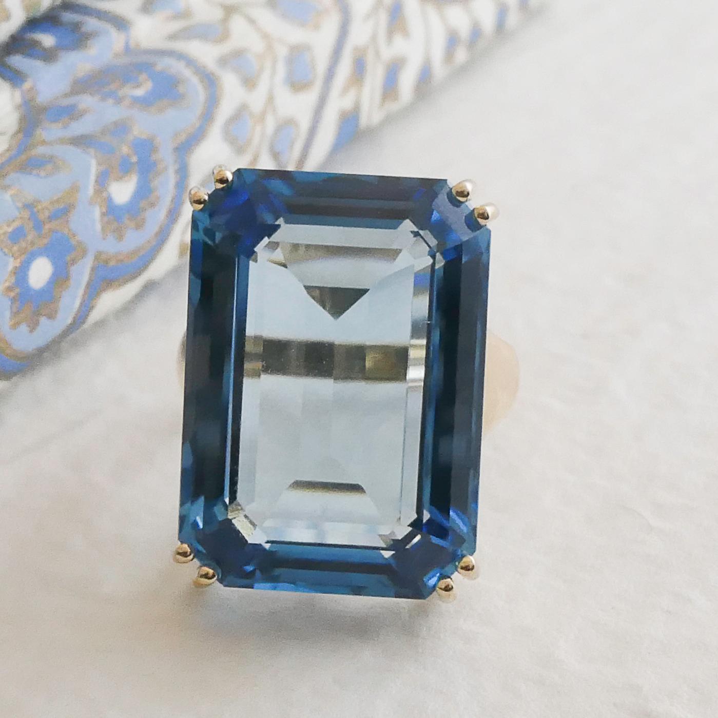43 carat London Blue Topaz 14kt Yellow Gold Ring - Size 8 For Sale 2