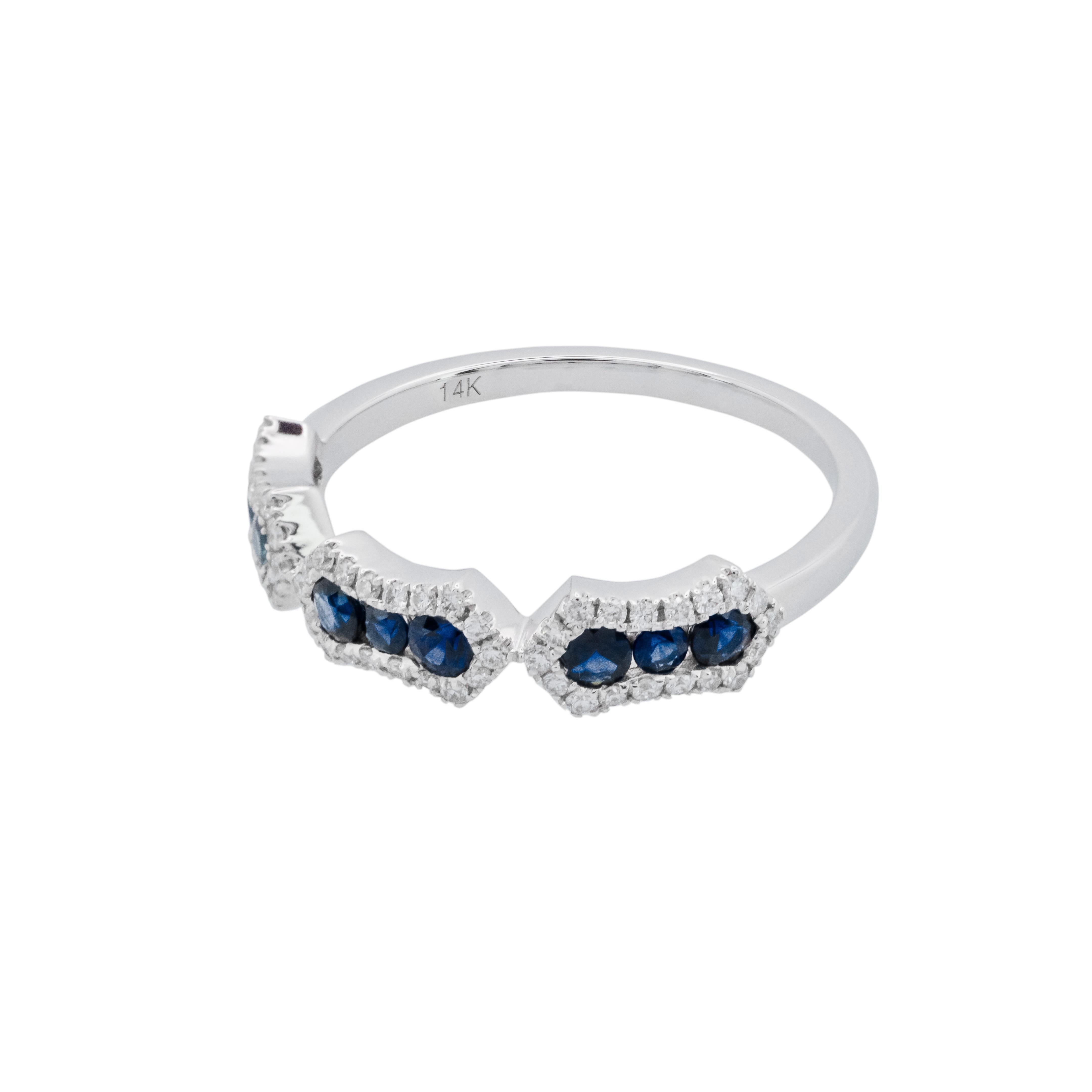 Taille ronde .43 Carat Round Sapphire Diamond Halo White Gold Wedding Band Ring en vente