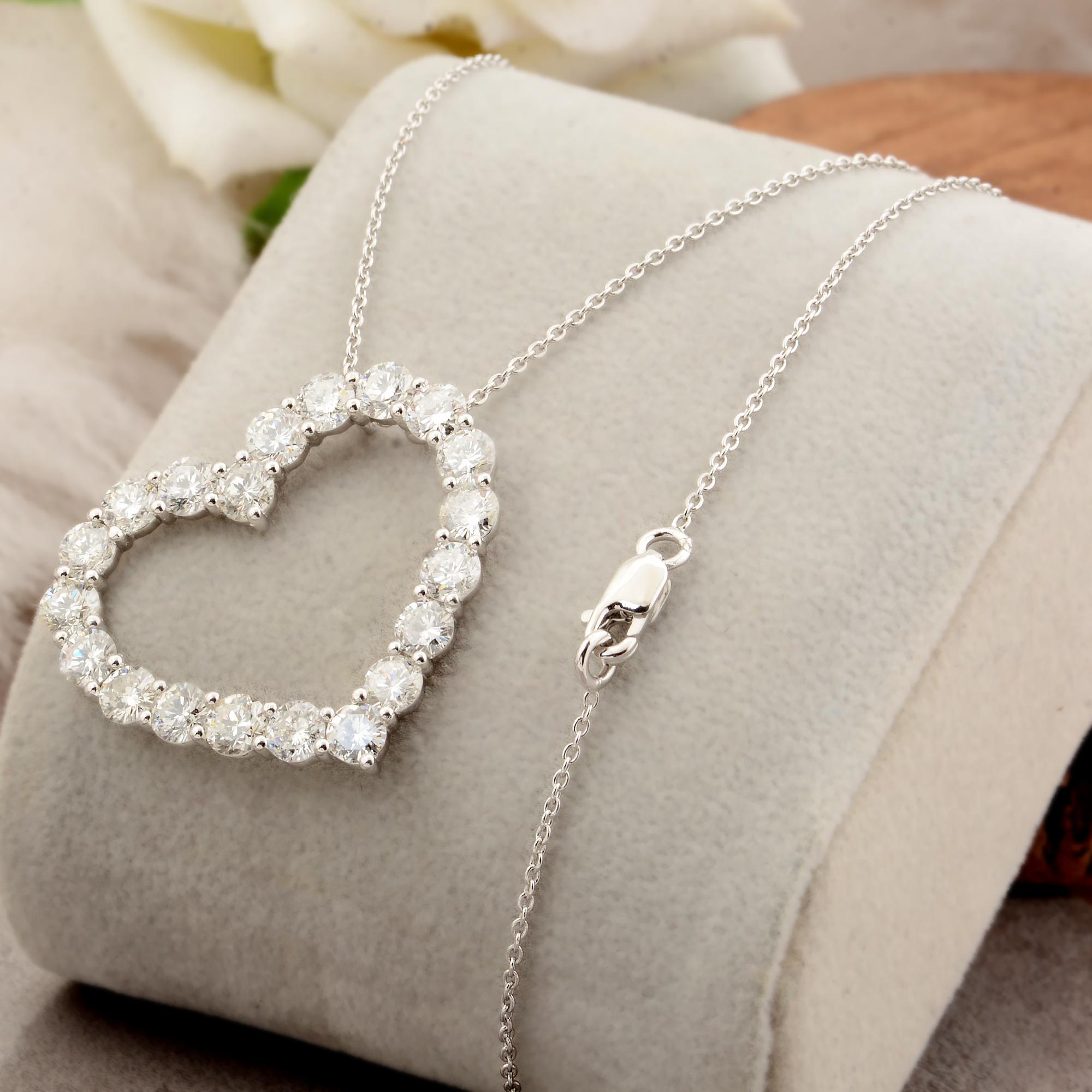 Modern 4.3 Carat SI Clarity HI Color Pave Diamond Heart Charm Pendant Necklace 18k Gold For Sale
