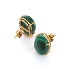 Orecchini con solitario in malachite ellittica in oro giallo 18 carati
