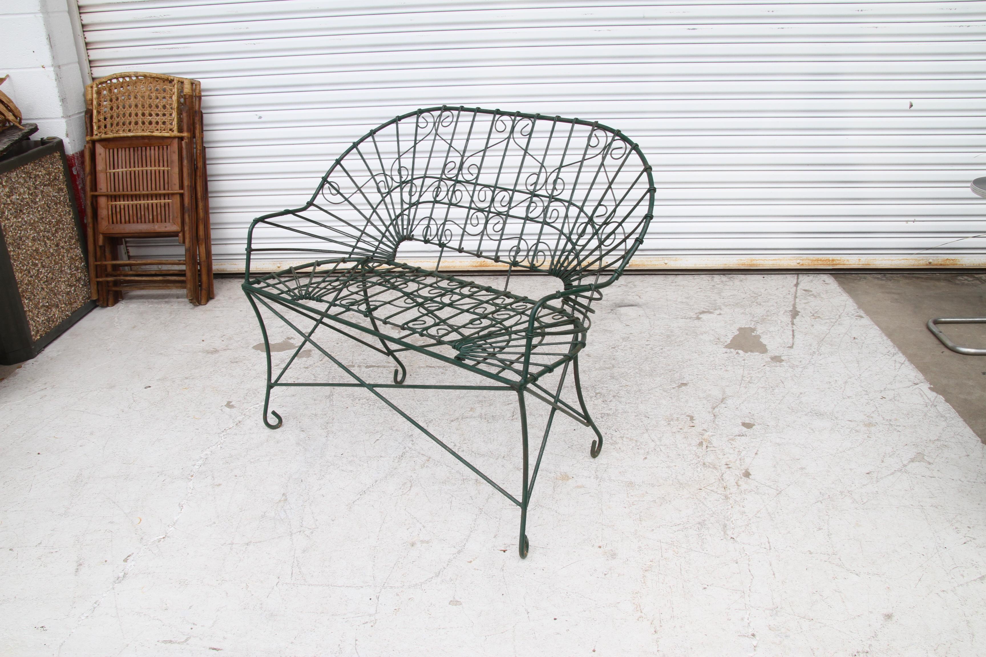 English country style wire outdoor settee. Measure: 43