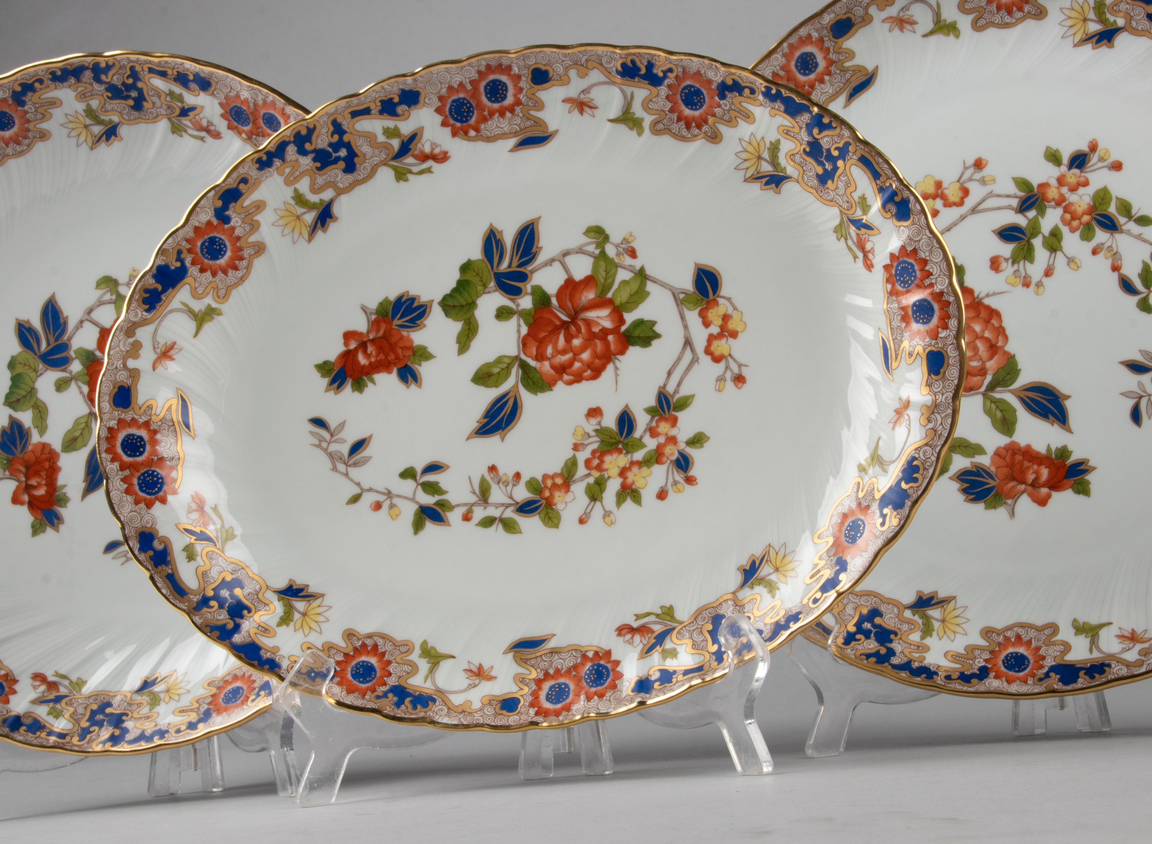 43-Piece Set of Porcelain Tableware made by Bernardaud Limoges model Singapour 12