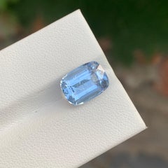 Magnifique pierre précieuse taille coussin Goshenite facettée de 4,30 carats