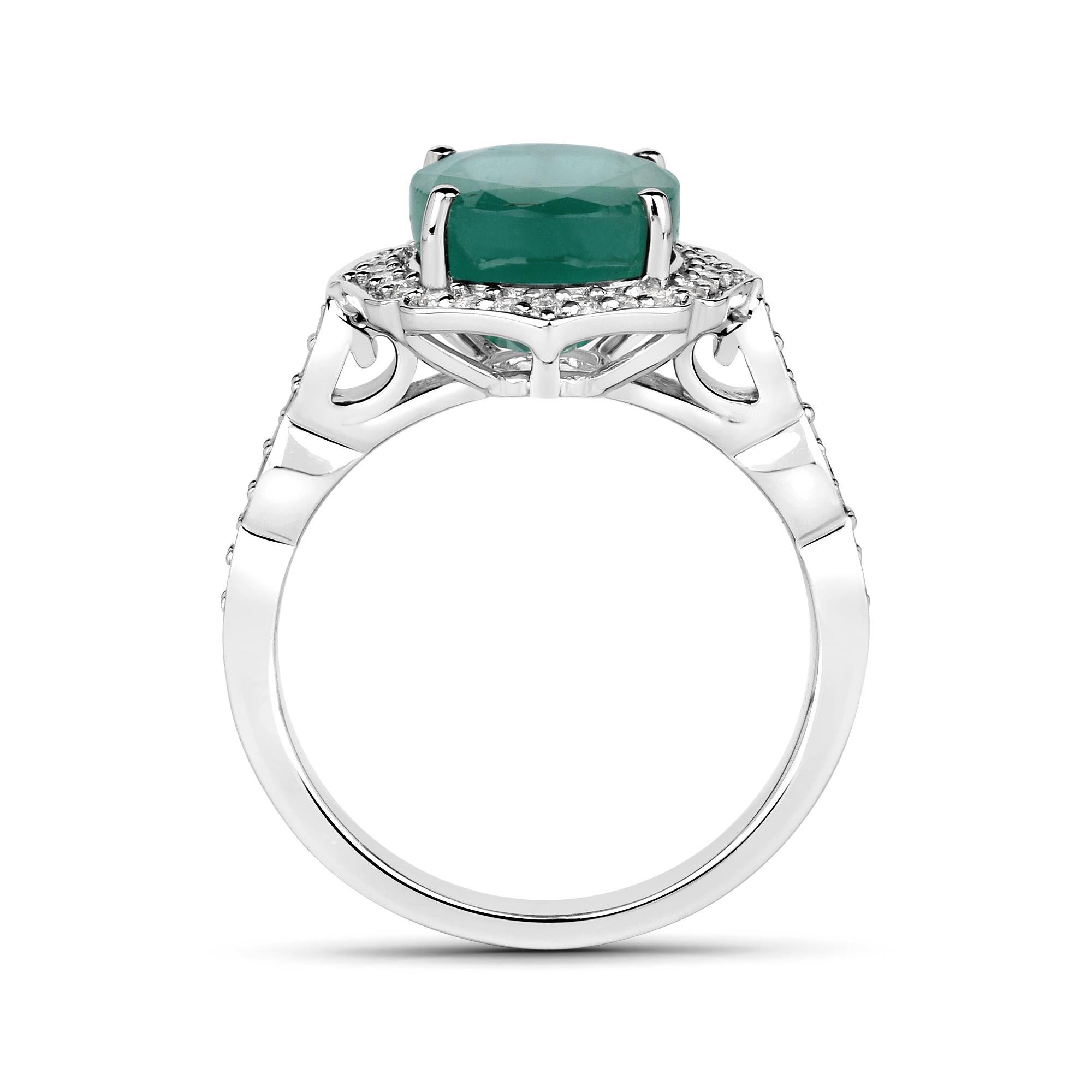 Contemporary 4.30 Carat Brazilian Emerald and Diamond 14 Karat White Gold Cocktail Ring For Sale