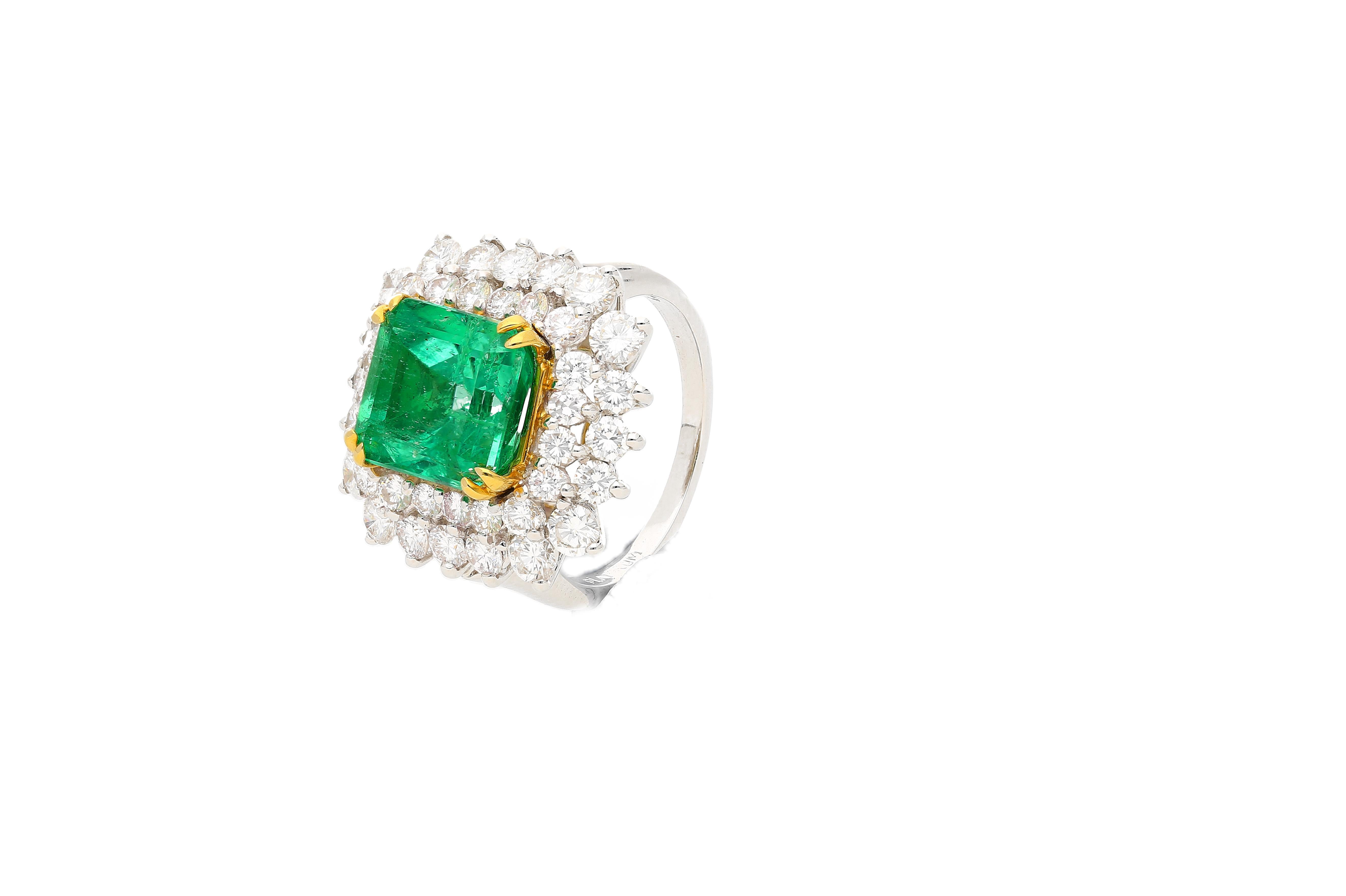 Modern 4.30 Carat Emerald-Cut Colombian Emerald Insignificant Oil GRS and Diamond Ring For Sale