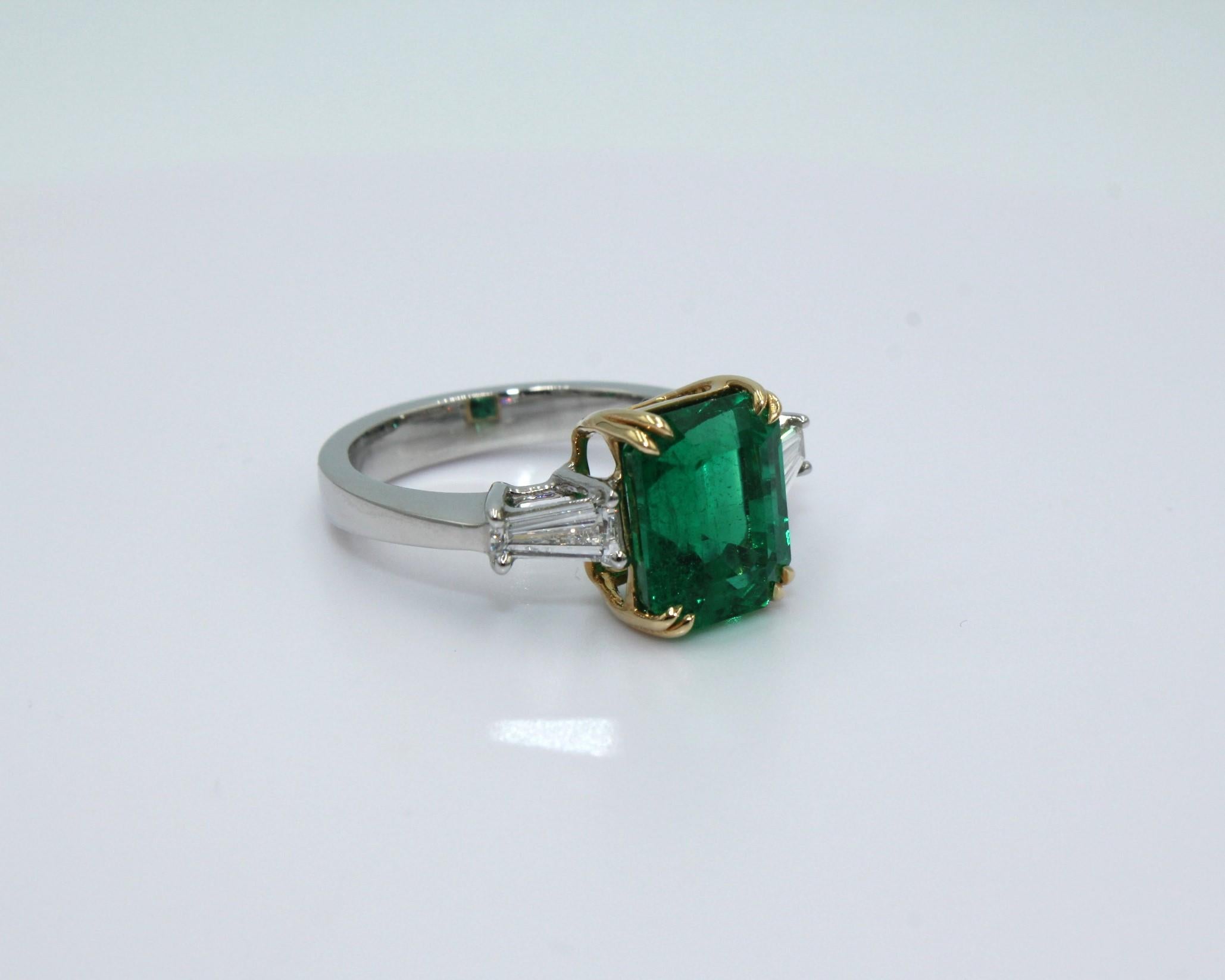 Women's 4.30 Carat Emerald & Diamond Ring For Sale