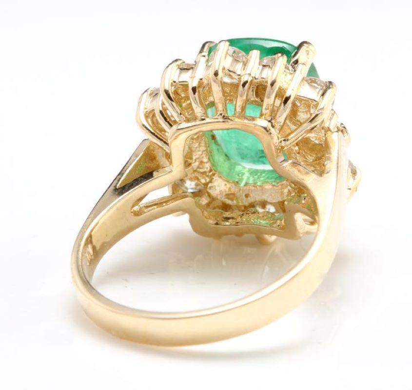4.50 Carat Natural Emerald and Diamond 14 Karat Solid Yellow Gold Ring In New Condition For Sale In Los Angeles, CA