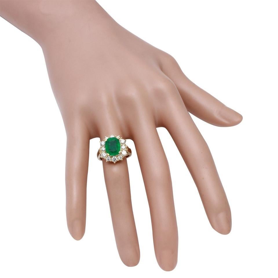 Women's or Men's 4.50 Carat Natural Emerald and Diamond 14 Karat Solid Yellow Gold Ring For Sale