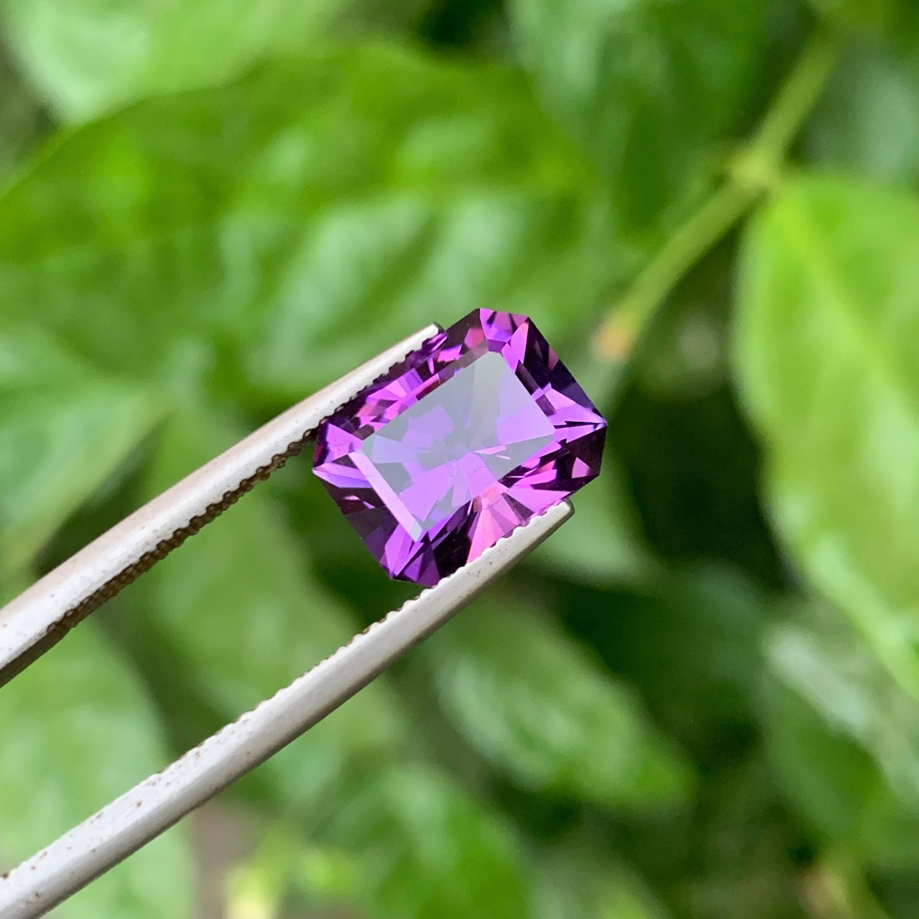 4.30 Carat Natural Faceted Royal Purple Amethyst Emerald Cut Brazilian Gemstone (Améthyste royale pourpre taillée en émeraude) en vente 5