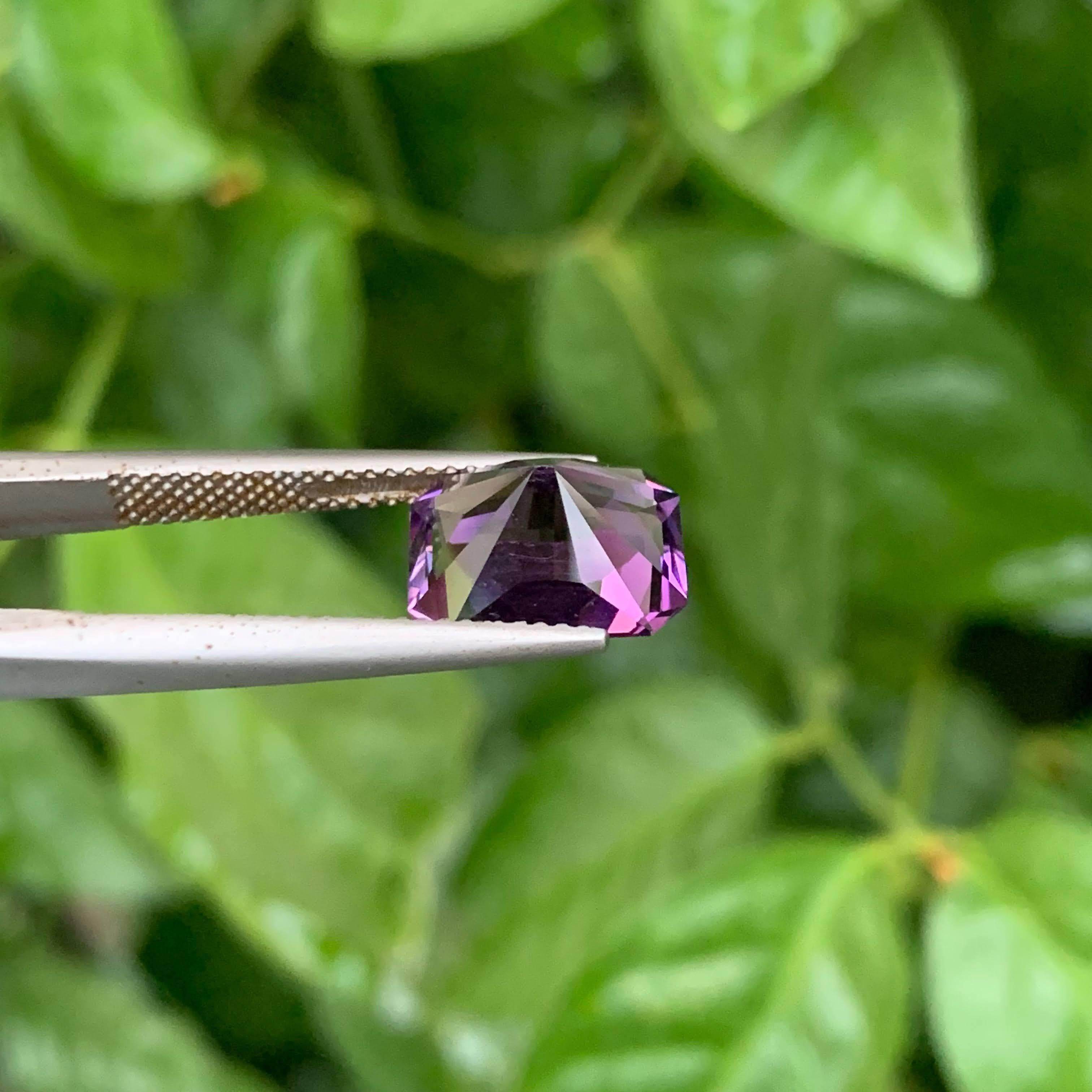 Taille émeraude 4.30 Carat Natural Faceted Royal Purple Amethyst Emerald Cut Brazilian Gemstone (Améthyste royale pourpre taillée en émeraude) en vente