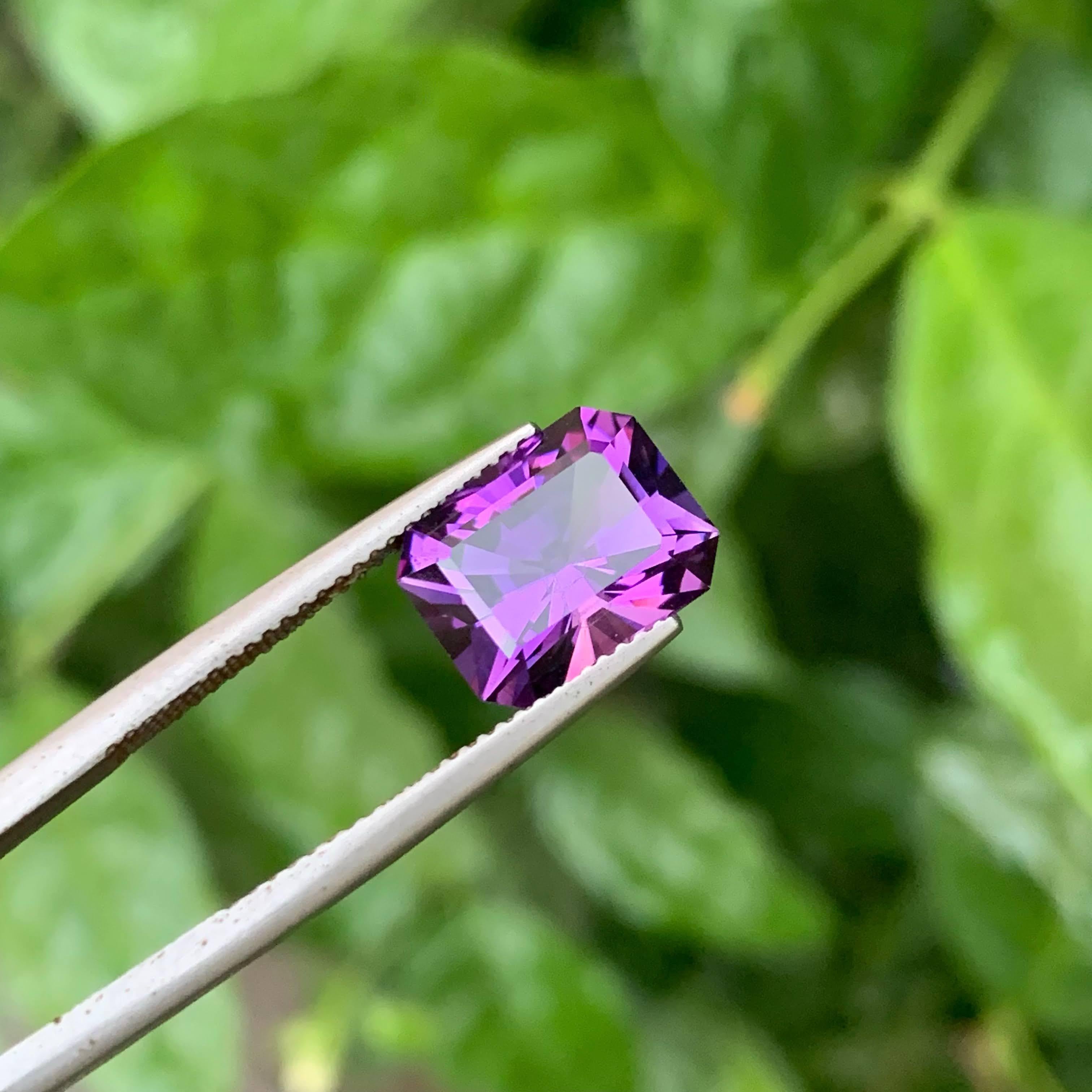 4.30 Carat Natural Faceted Royal Purple Amethyst Emerald Cut Brazilian Gemstone (Améthyste royale pourpre taillée en émeraude) Neuf - En vente à Bangkok, TH