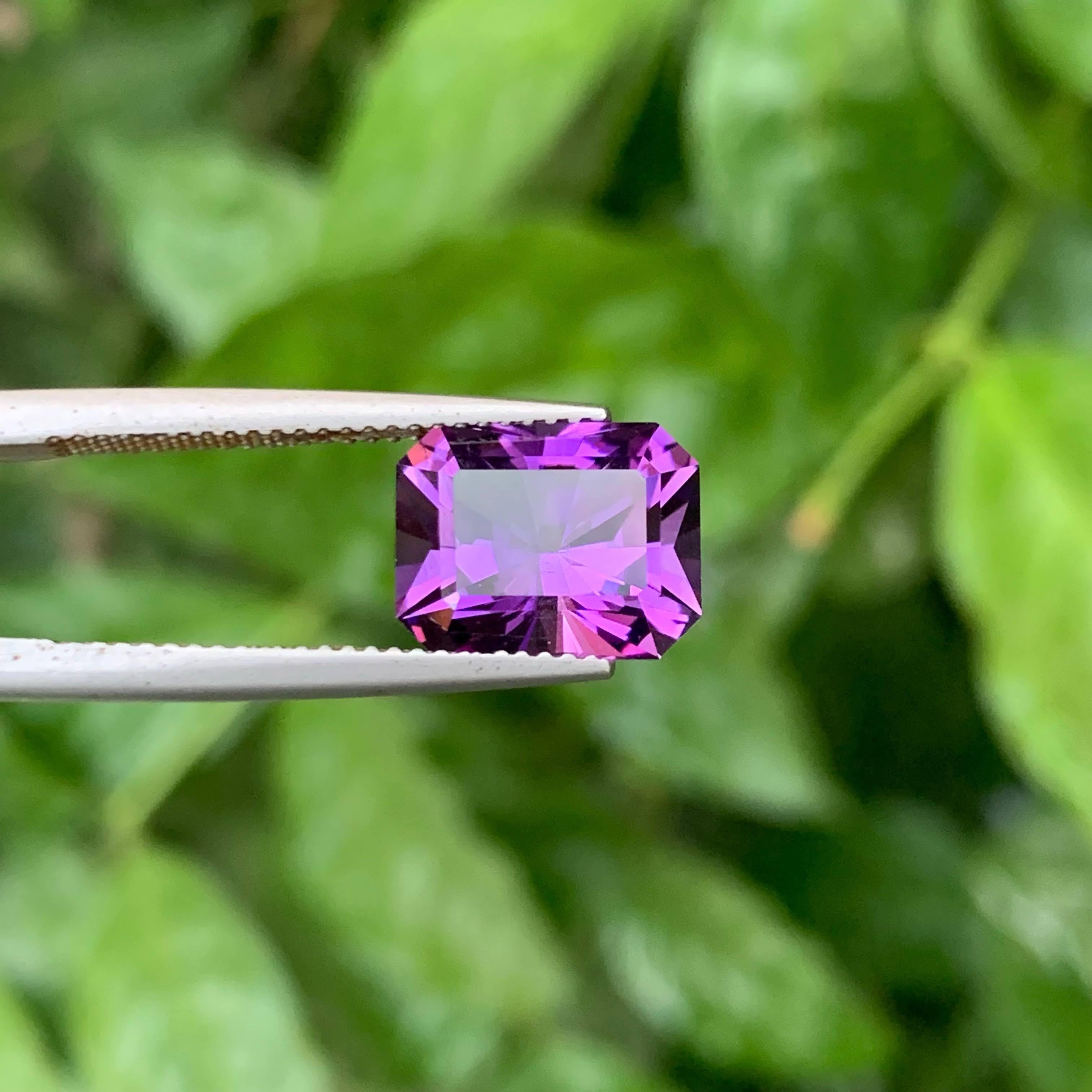 4.30 Carat Natural Faceted Royal Purple Amethyst Emerald Cut Brazilian Gemstone (Améthyste royale pourpre taillée en émeraude) Unisexe en vente