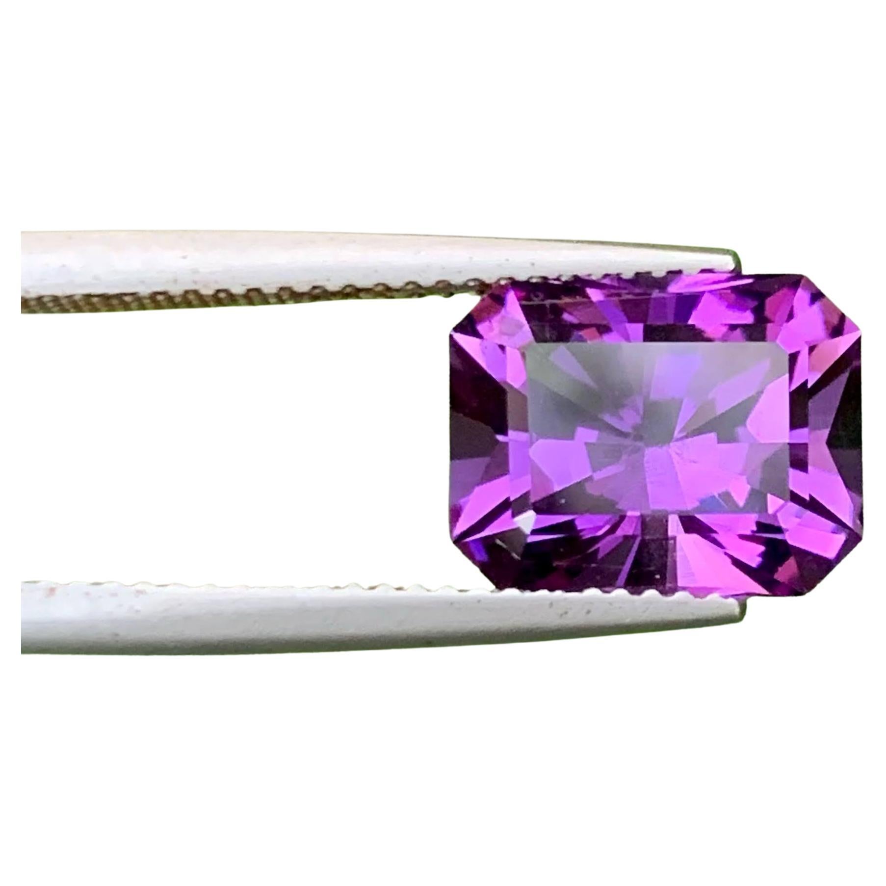 4.30 Carat Natural Faceted Royal Purple Amethyst Emerald Cut Brazilian Gemstone (Améthyste royale pourpre taillée en émeraude)