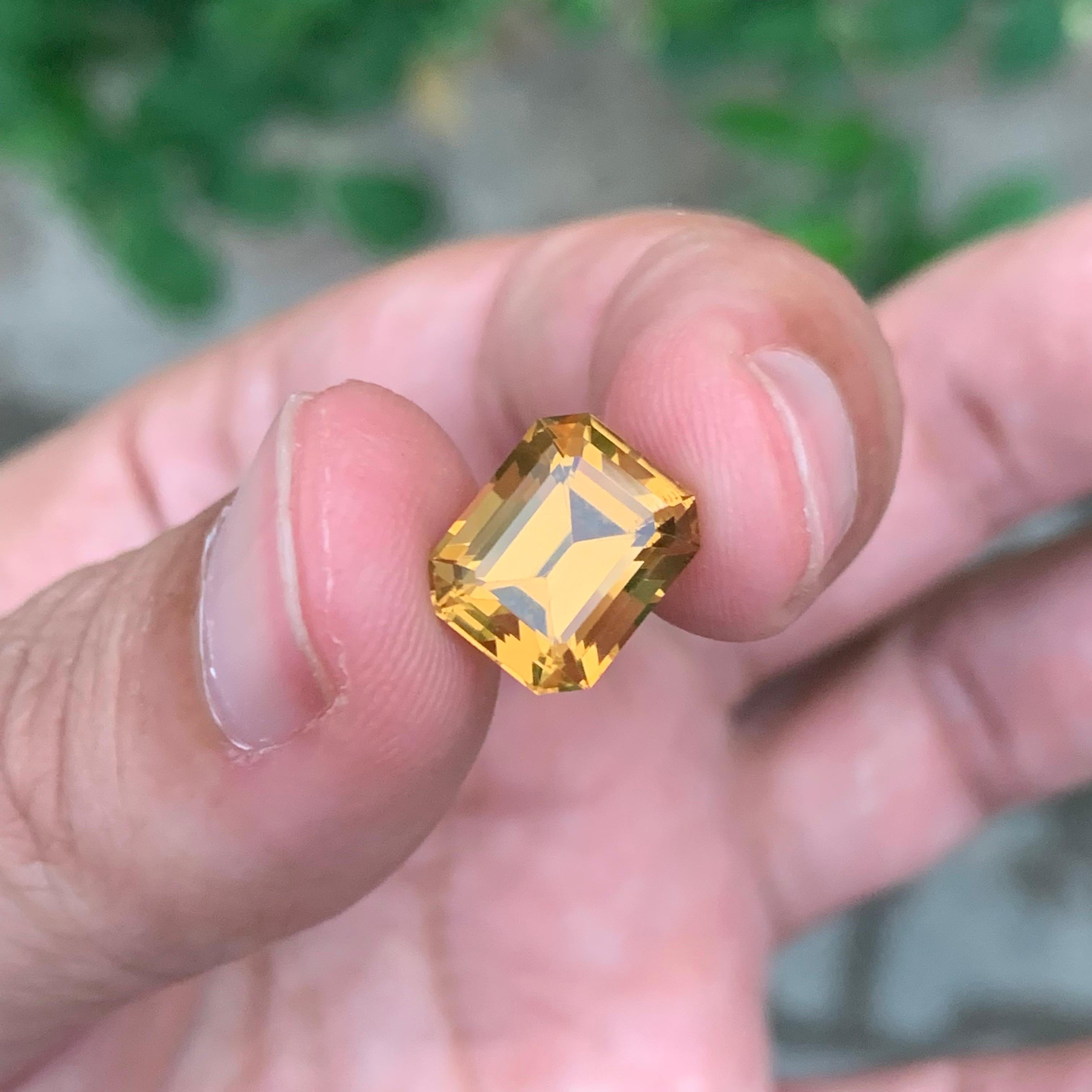 4.30 Carat Natural Loose Citrine Emerald Shape Gemstone For Sale 3