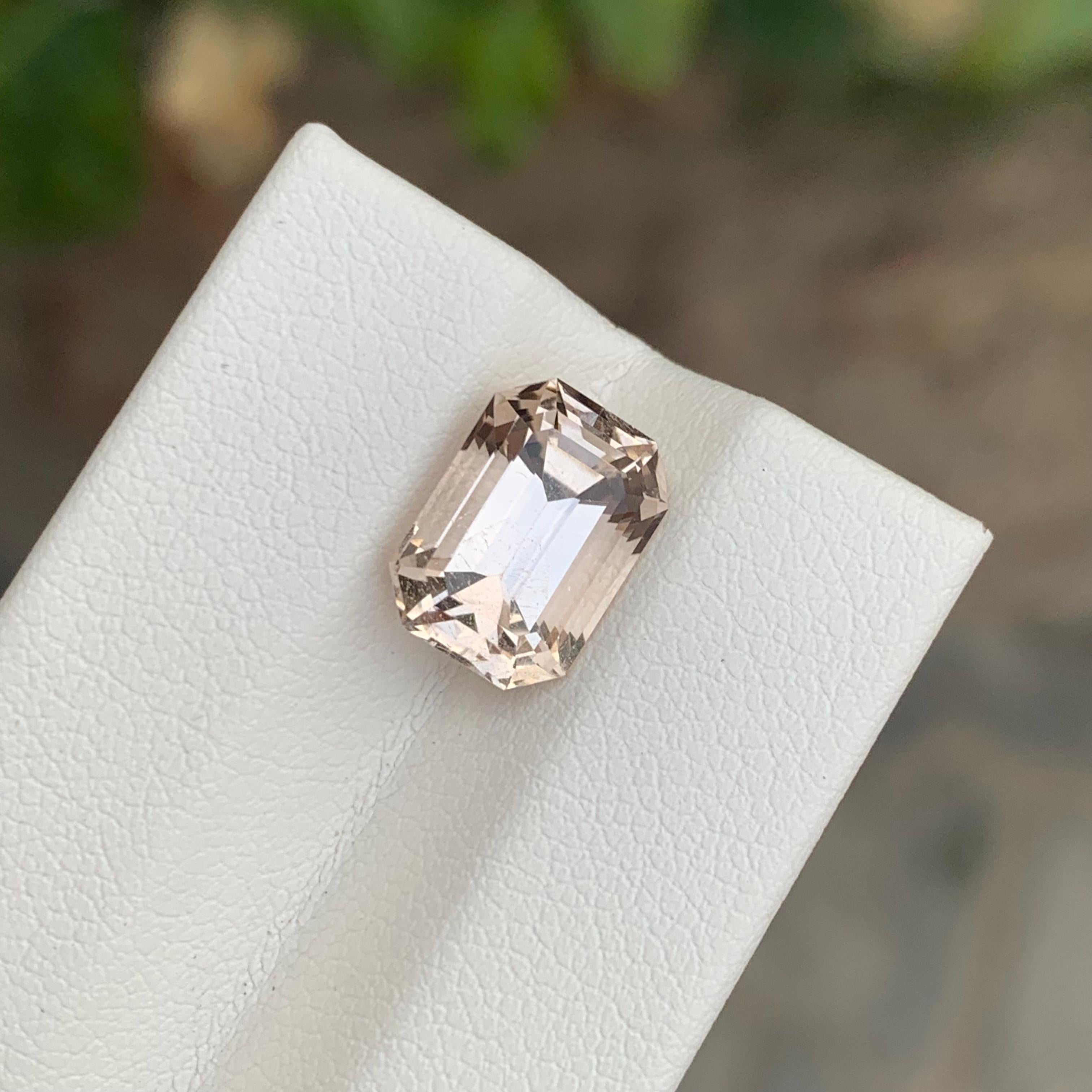 Emerald Cut 4.30 Carat Natural Loose Golden Topaz Emerald Shape Gemstone For Sale
