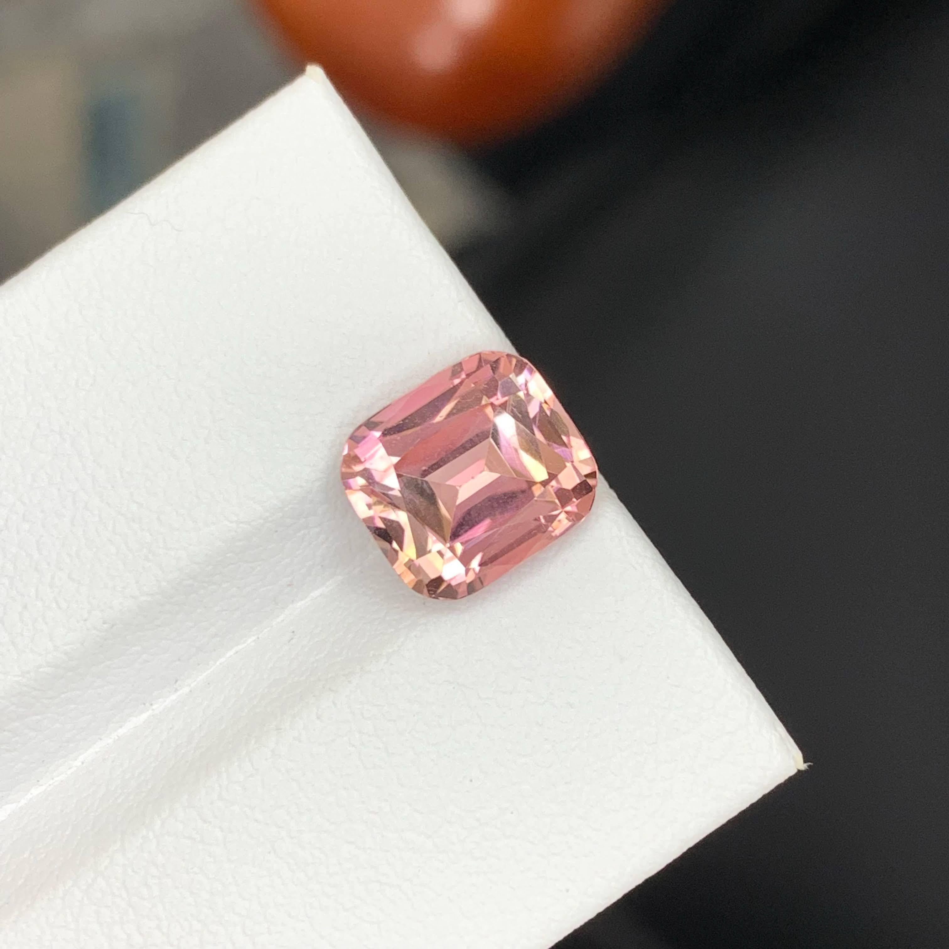 Moderno 4,30 carati di tormalina rosa naturale sciolta con taglio a cuscino afghano in vendita