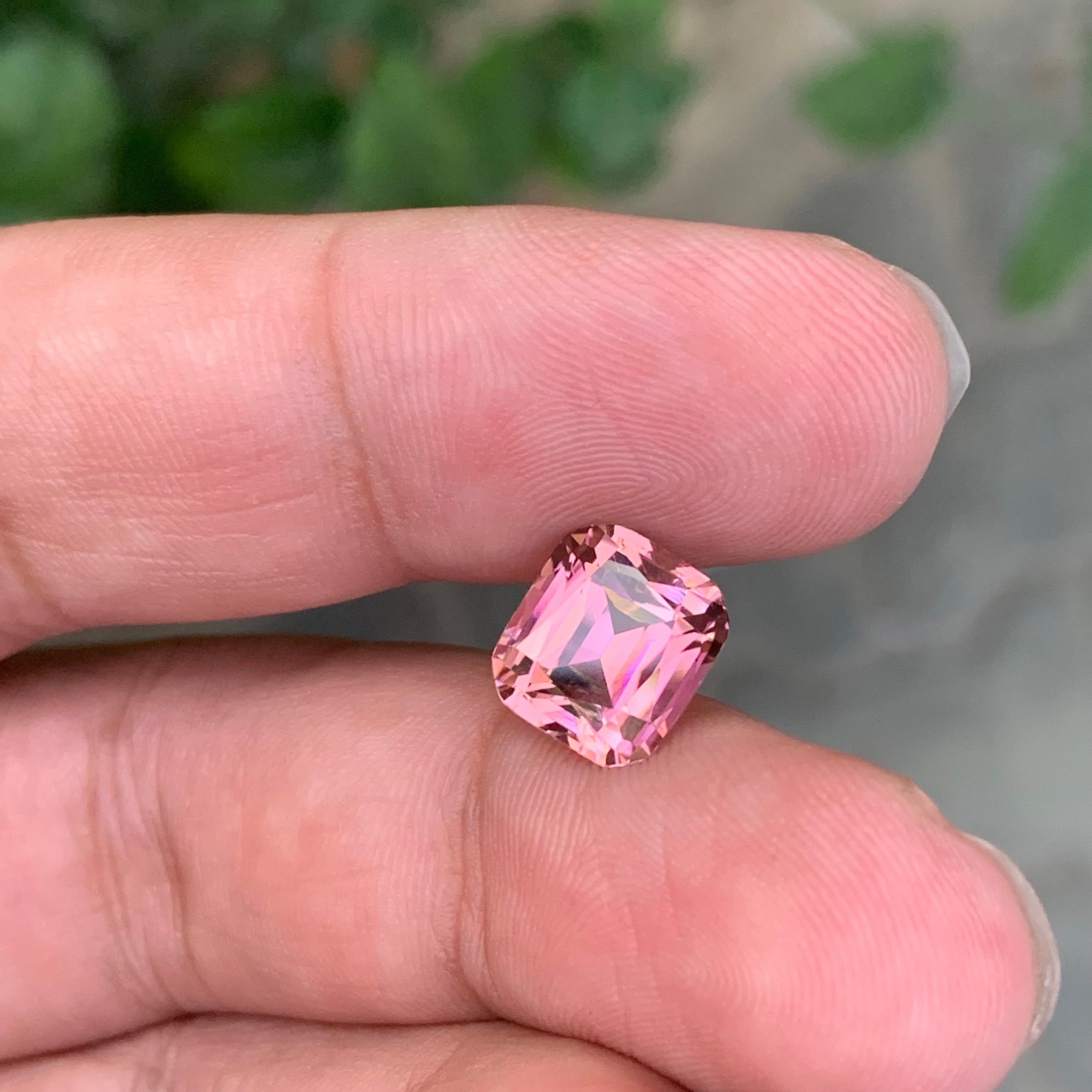 Gema natural suelta de turmalina rosa suave de 4,30 quilates en forma de cojín en venta 5
