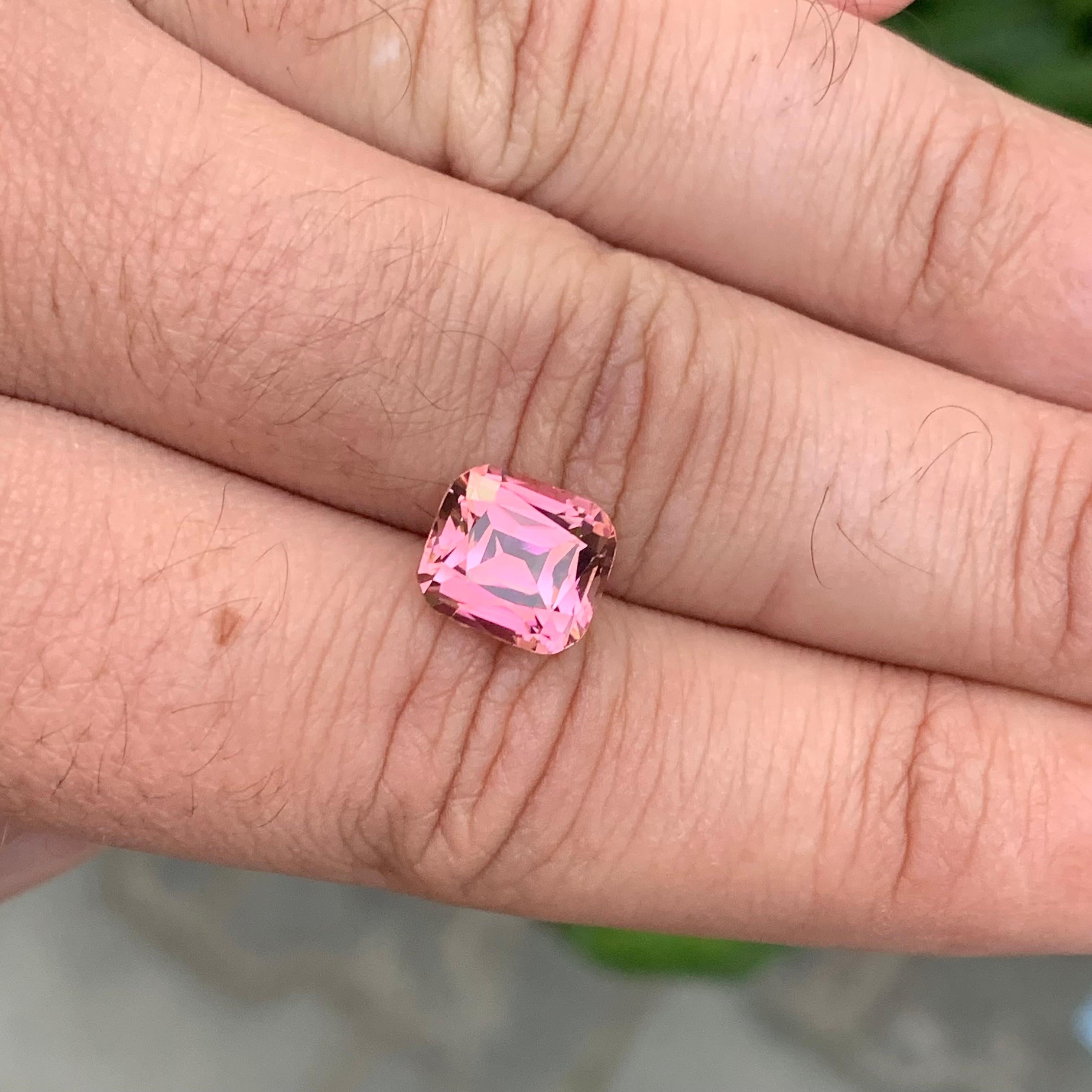 Gema natural suelta de turmalina rosa suave de 4,30 quilates en forma de cojín en venta 7