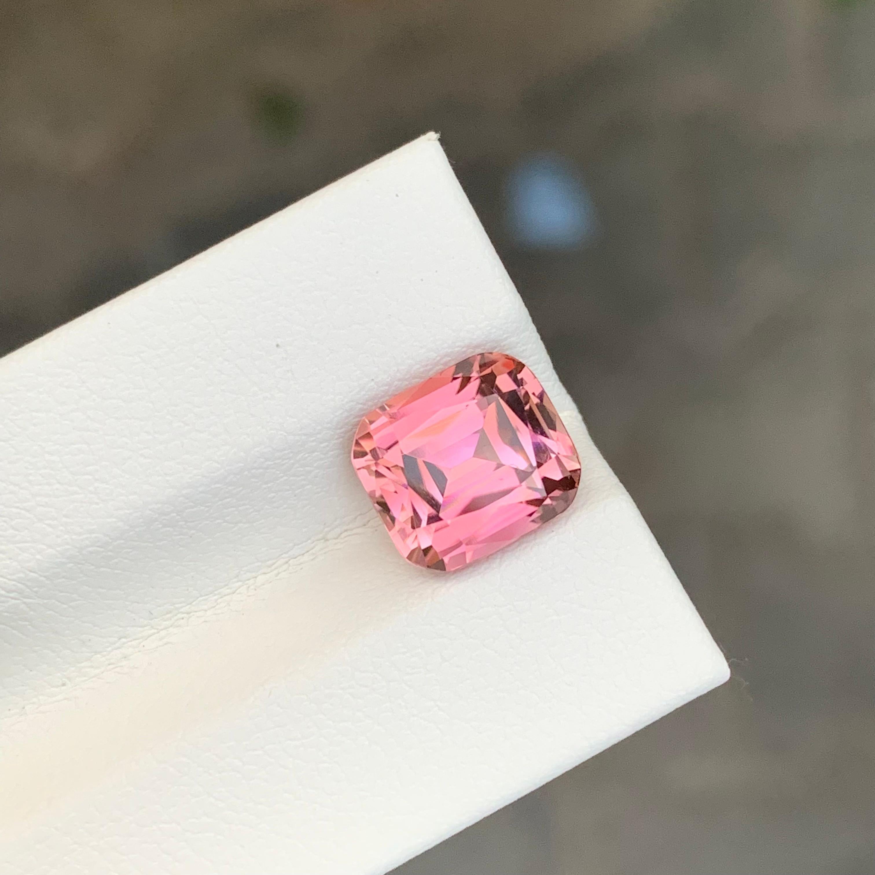 Gema natural suelta de turmalina rosa suave de 4,30 quilates en forma de cojín Corte cojín en venta