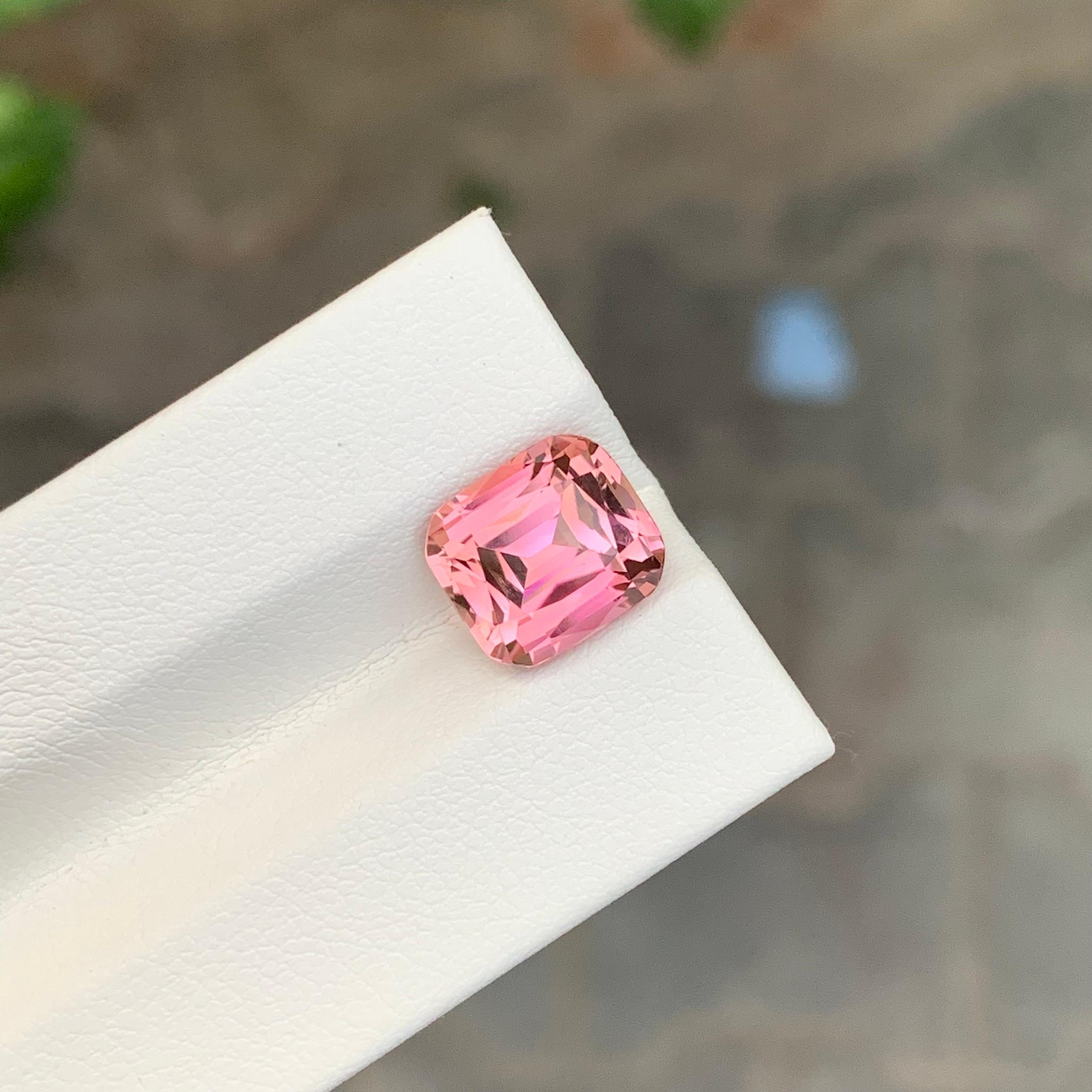 Femenino o masculino Gema natural suelta de turmalina rosa suave de 4,30 quilates en forma de cojín en venta
