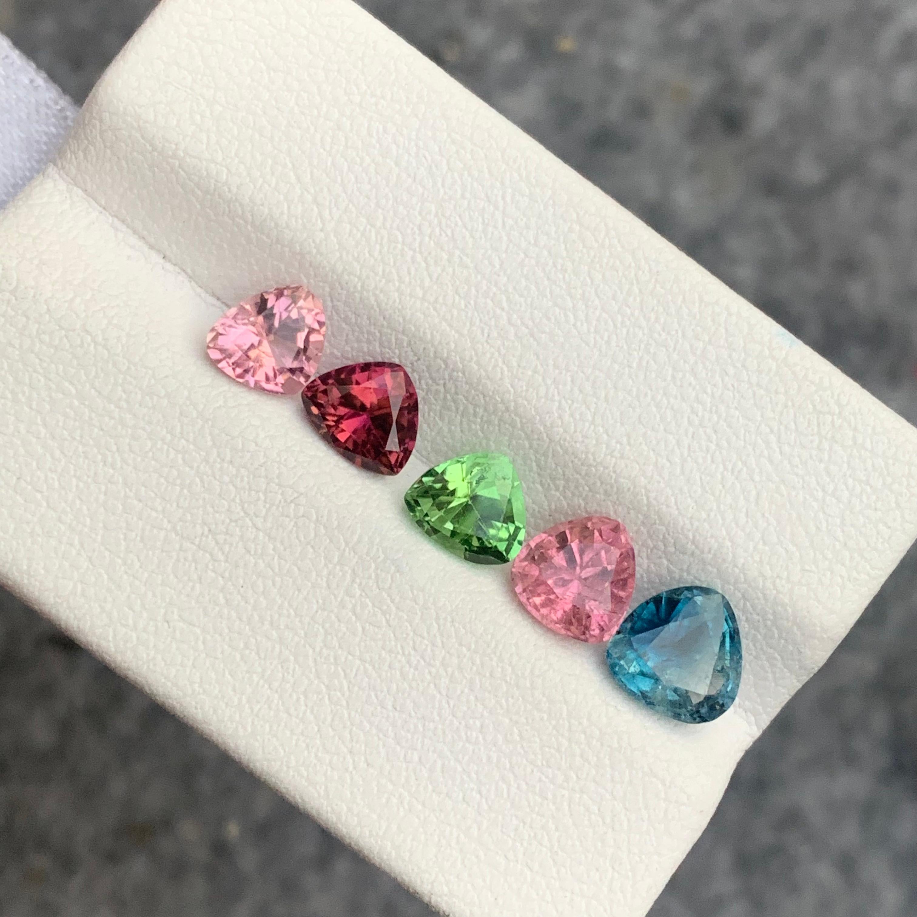 Lot de tourmalines naturelles multicolores non serties de 4,30 carats taillées en brillant Neuf - En vente à Peshawar, PK