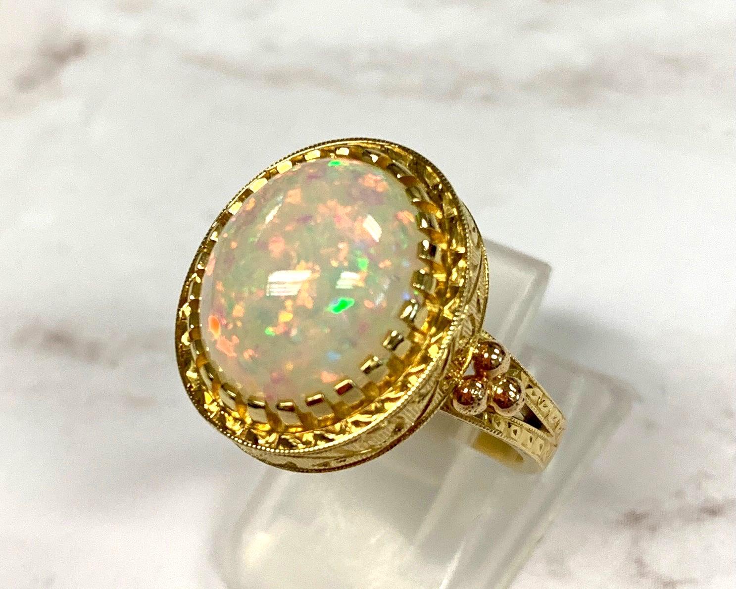 4,30 Karat Opal in handgefertigtem Ring aus 18 Karat Gelbgold (Kunsthandwerker*in) im Angebot