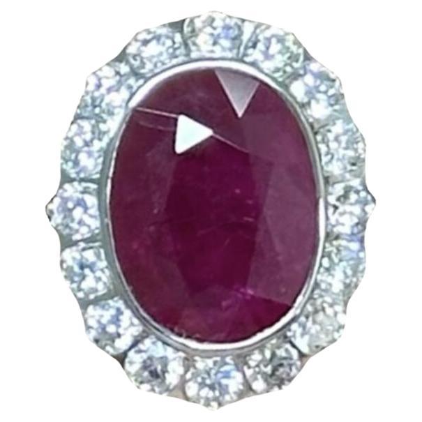 Anillo de rubíes y diamantes de 4,30 quilates en oro blanco de 18 quilates