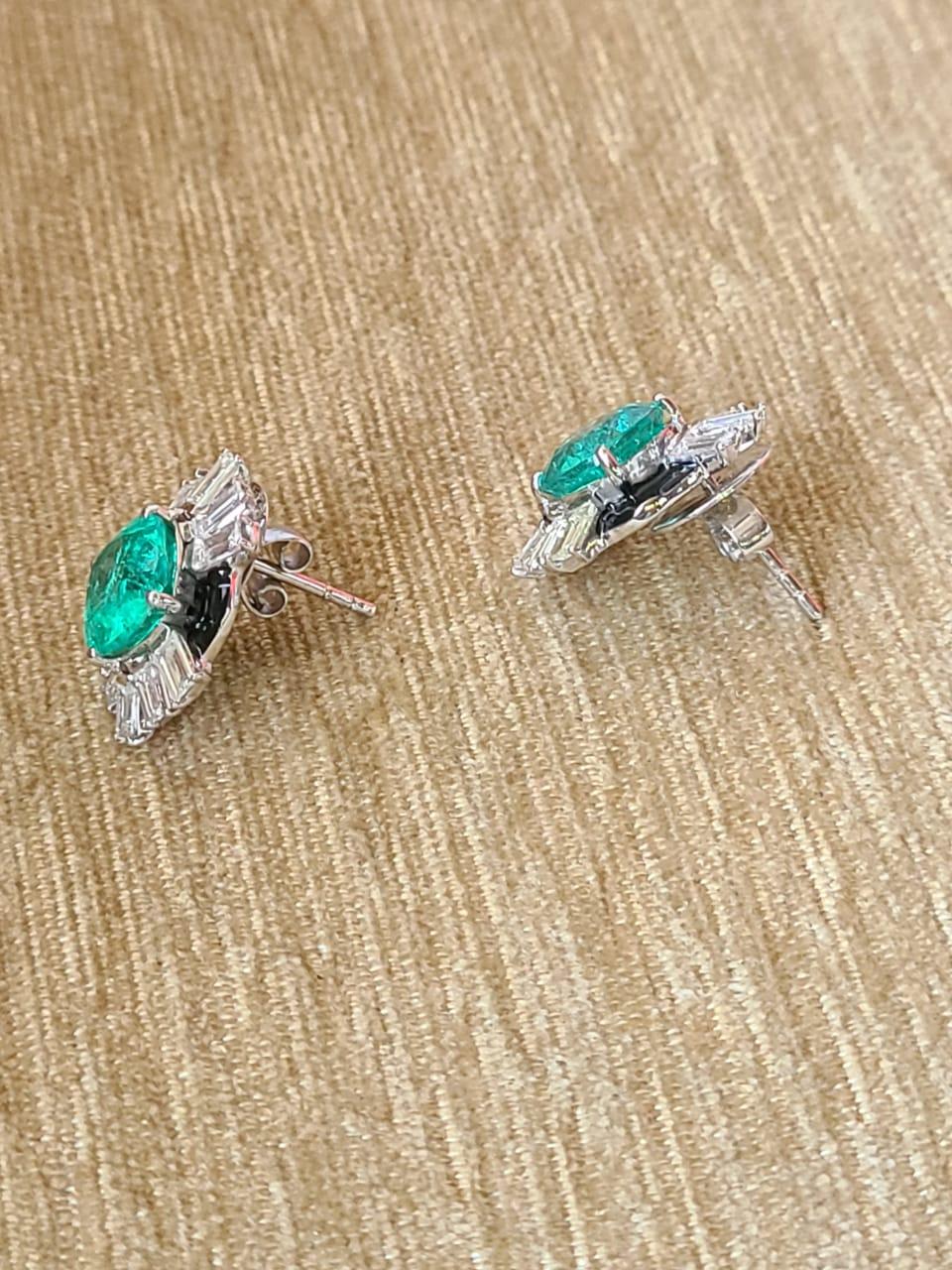 Women's or Men's 4.30 Carats, Columbian Emerald, Black Enamel & Diamonds Art-Deco Stud Earrings