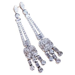 4.boucles d
oreilles chandelier en or 18 carats 30 carats de diamants de forme mixte