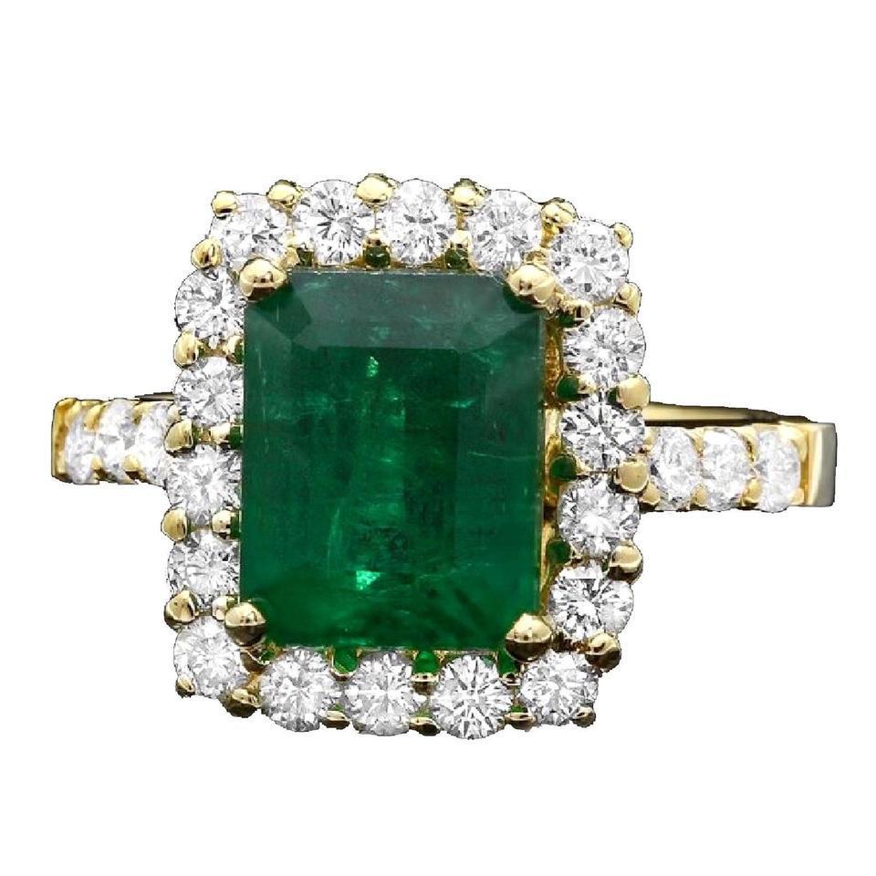 4.30 Carat Natural Emerald and Diamond 14 Karat Solid Yellow Gold Ring In New Condition For Sale In Los Angeles, CA