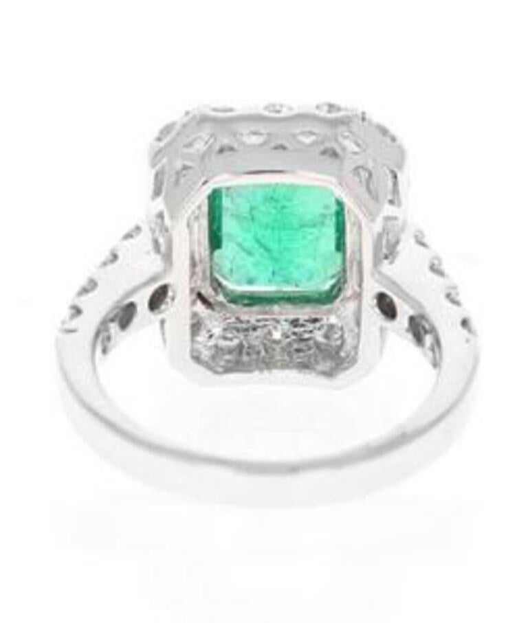 4.30 Carat Natural Emerald and Diamond 18 Karat Solid White Gold Ring In New Condition For Sale In Los Angeles, CA