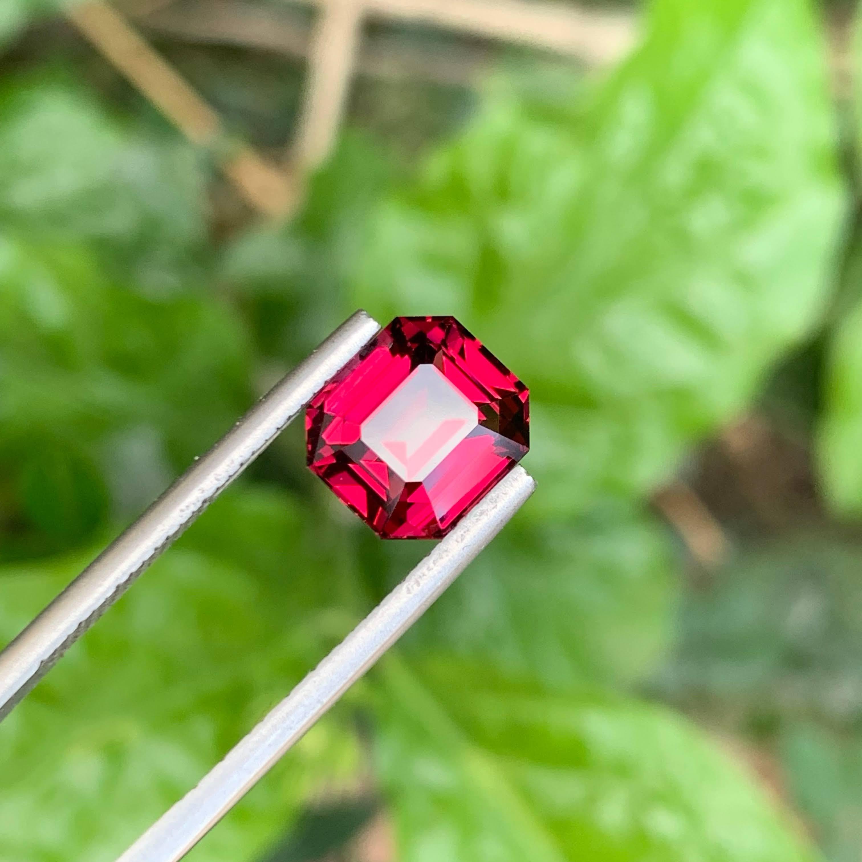 4,30 Karat Rötlich-rosa Granat Smaragdschliff Natürlicher afrikanischer Edelstein im Zustand „Neu“ im Angebot in Bangkok, TH